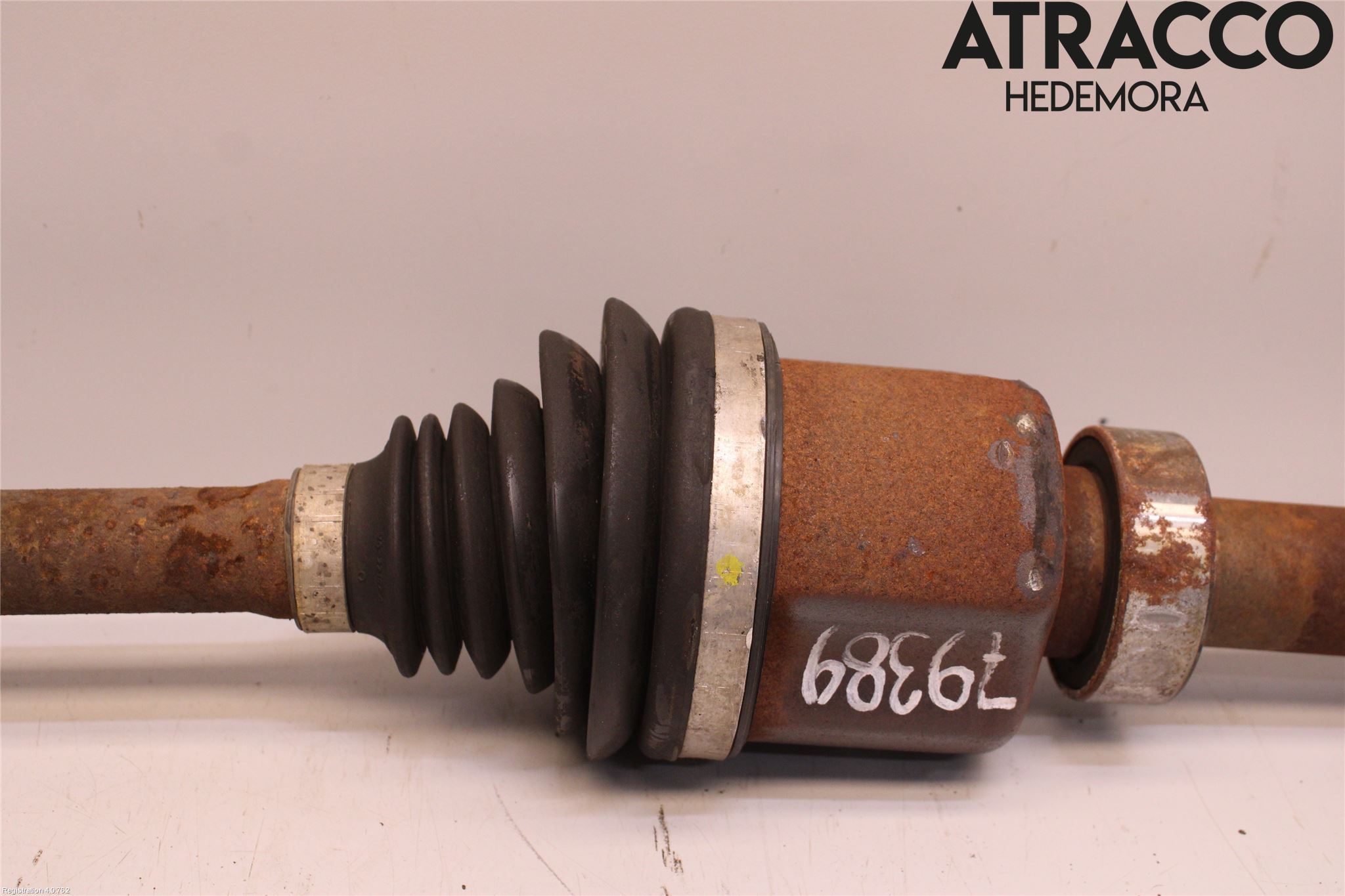 Nissan NV300 16-22 Drivaxel Fram Höger