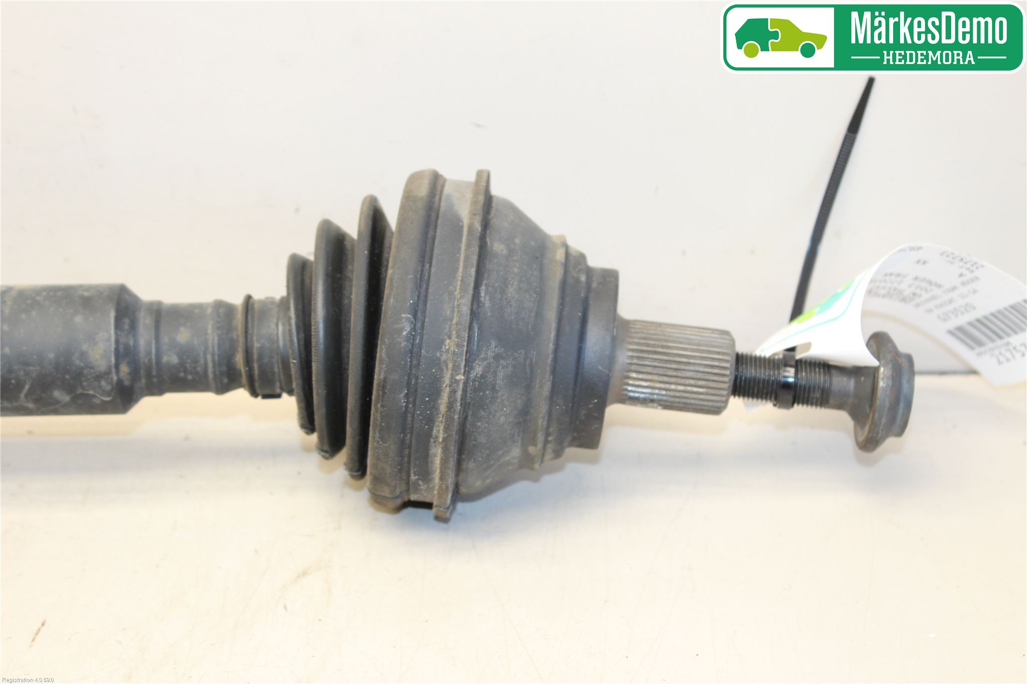 Volkswagen VW PASSAT 11-14 Drivaxel Fram Höger