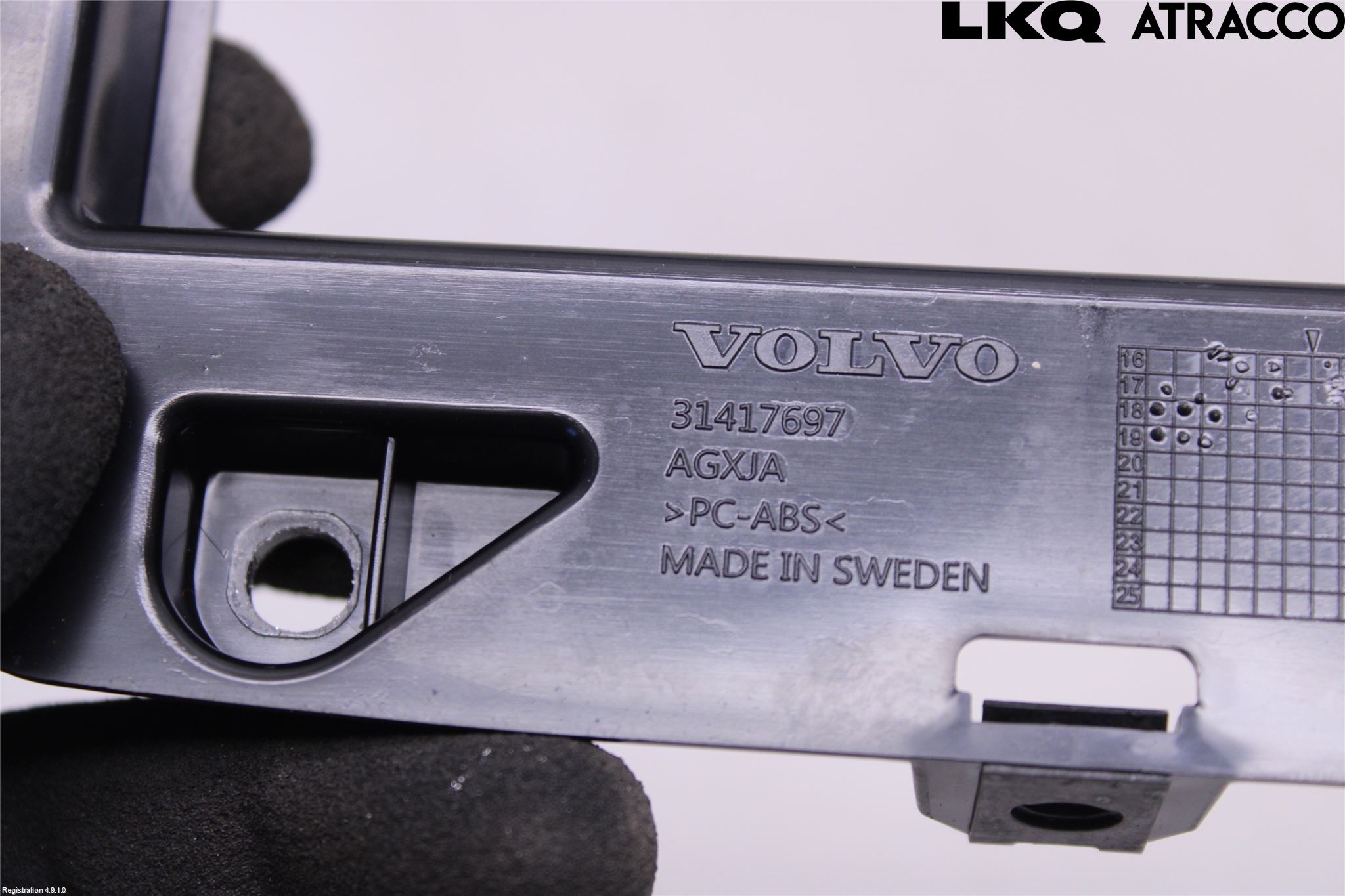 Volvo XC60 18- Instrument-Radio Sarg