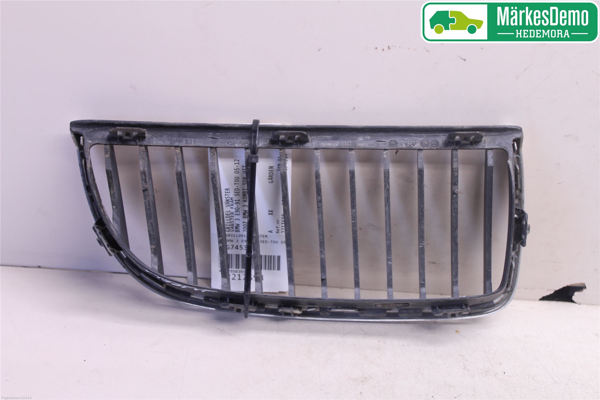 BMW 3 E90/91 SED/TOU 05-12 Grilldel Vänster