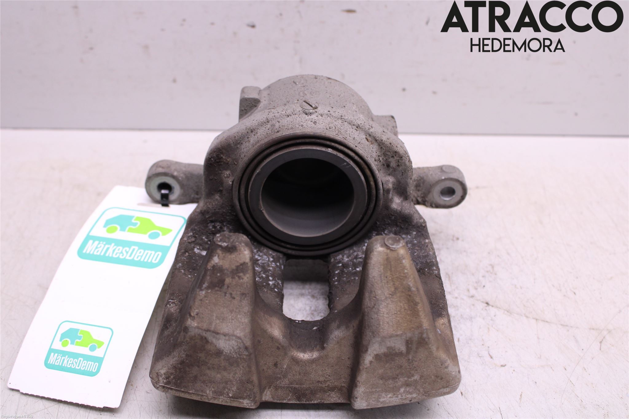 BMW 5 G30/G31/F90 17-23 Bromsok Fram Vänster