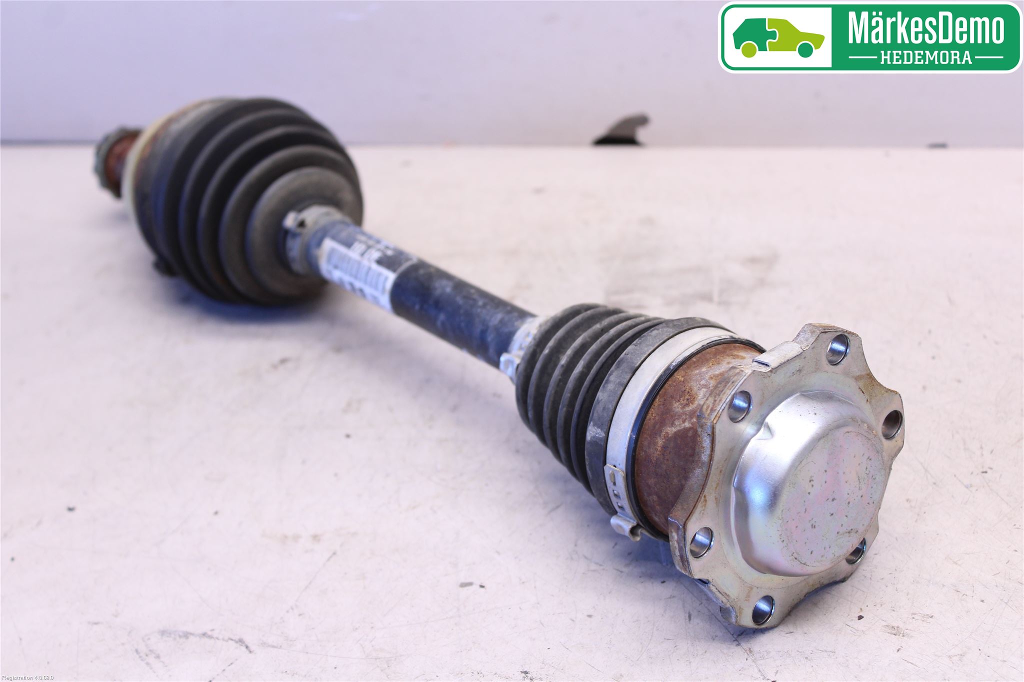 Volkswagen VW POLO 05-09 Drivaxel Fram Vänster