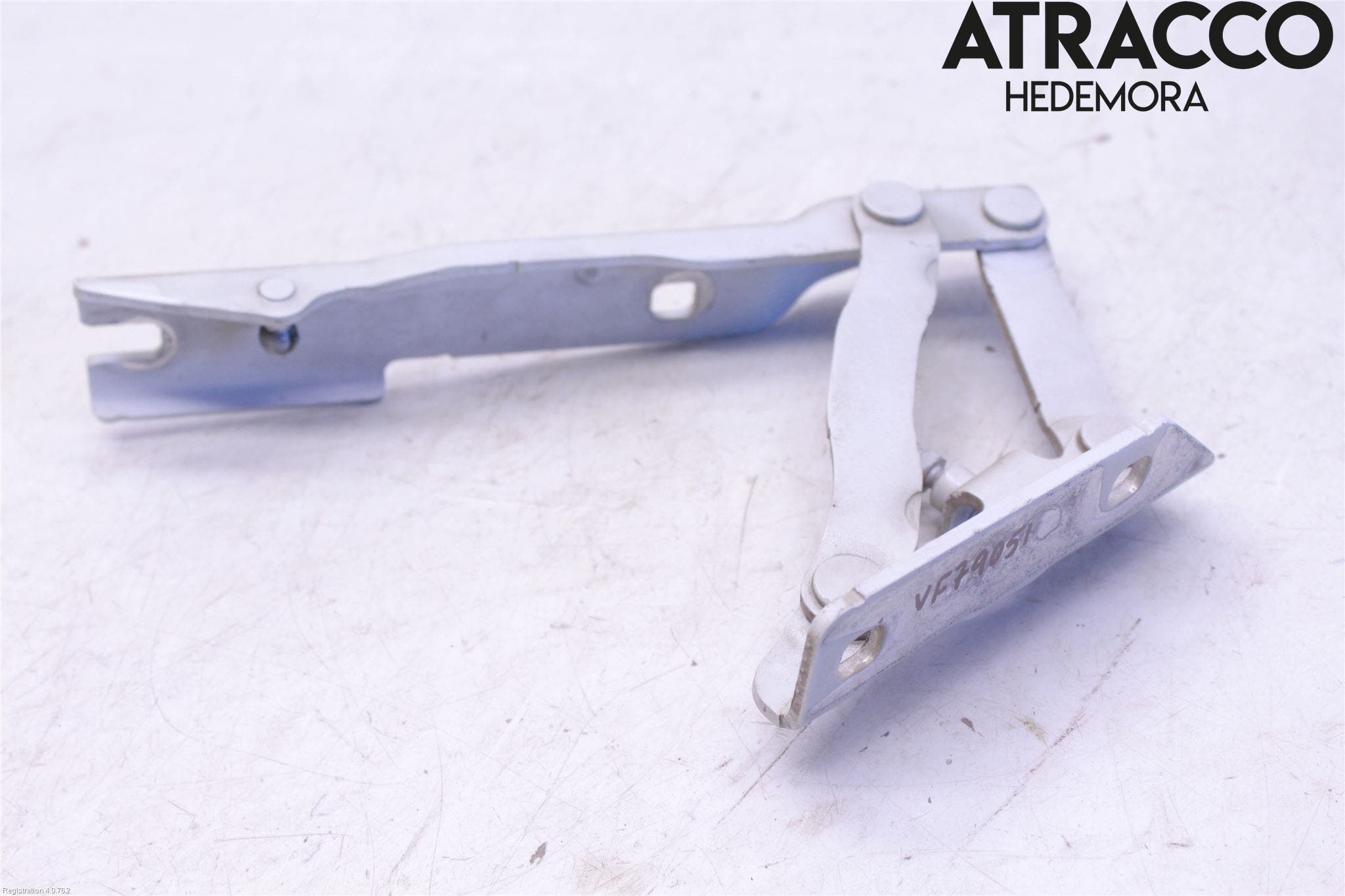 BMW 5 E60/61 Sed/Tou 02-10 Huvgångjärn