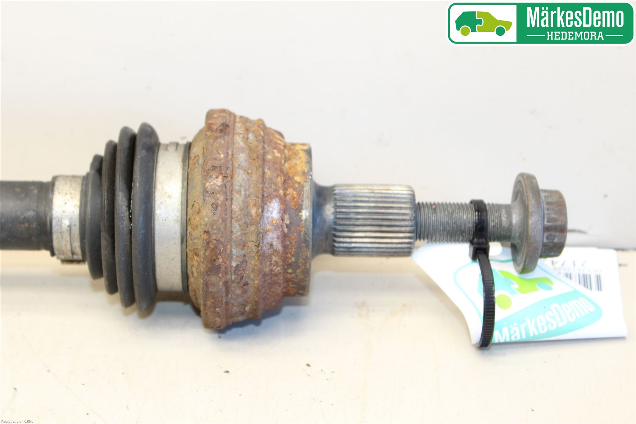 Volkswagen VW PASSAT 15-19 Drivaxel Bak Vänster