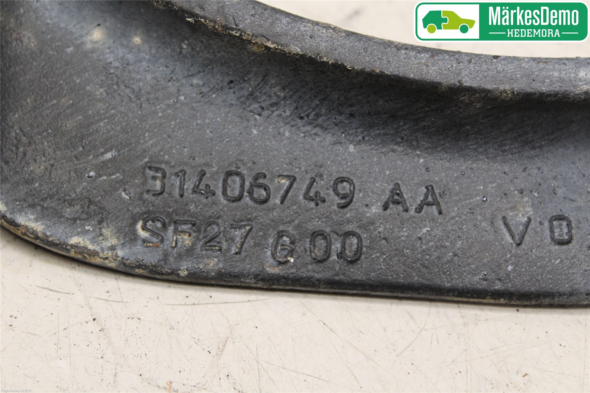 Volvo XC70 14-16 Bärarm Bak Övre Höger