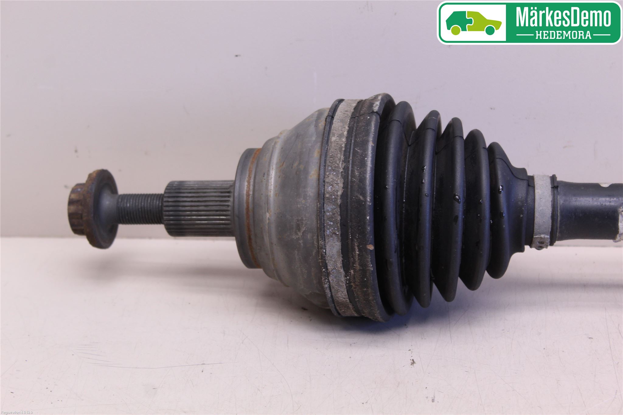 Volkswagen VW CADDY 11-15 Drivaxel Fram Vänster