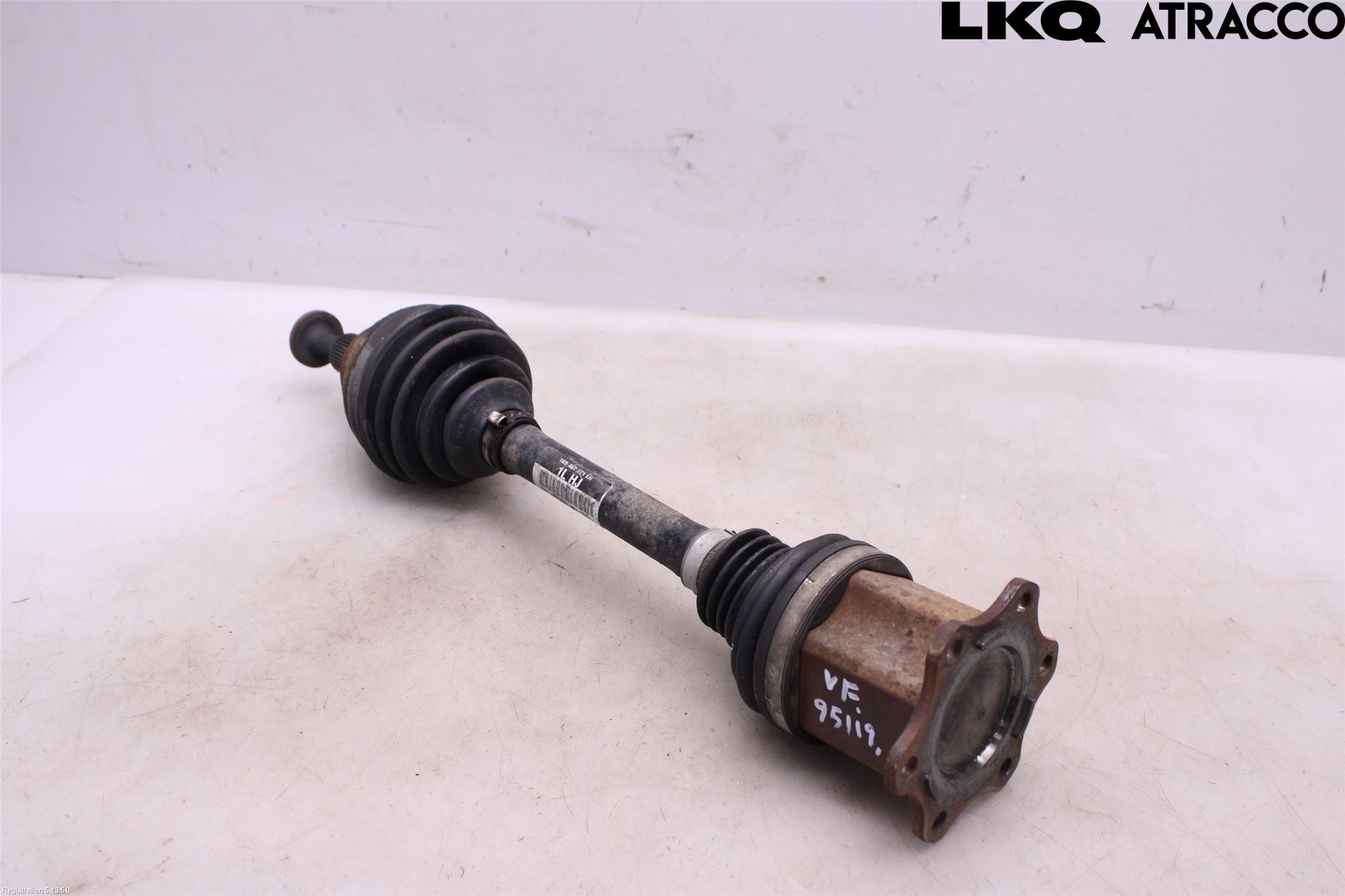 Volkswagen VW PASSAT 11-14 Drivaxel Fram Vänster