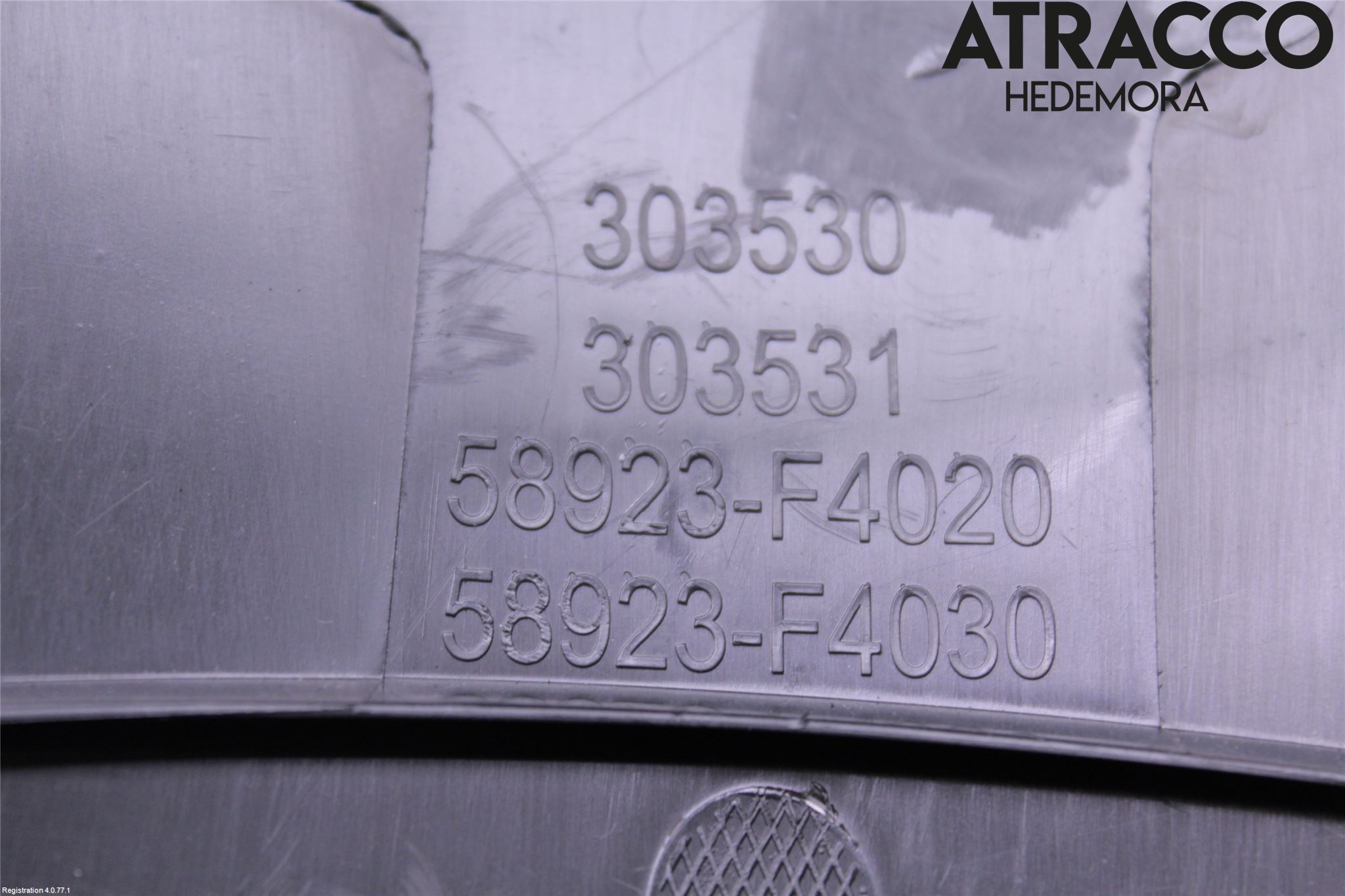 Toyota C-HR 16-23 Instrumentkonsoll Mitt