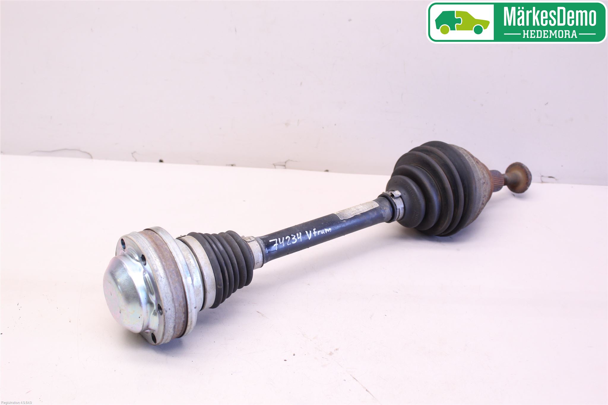Volkswagen VW CADDY      04-10 Drivaxel Fram Vänster