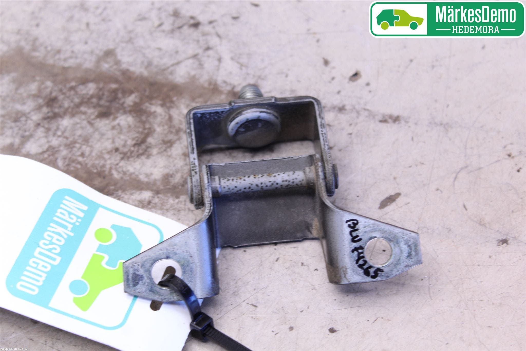 Mazda CX-3 Bakluckegångjärn Vä