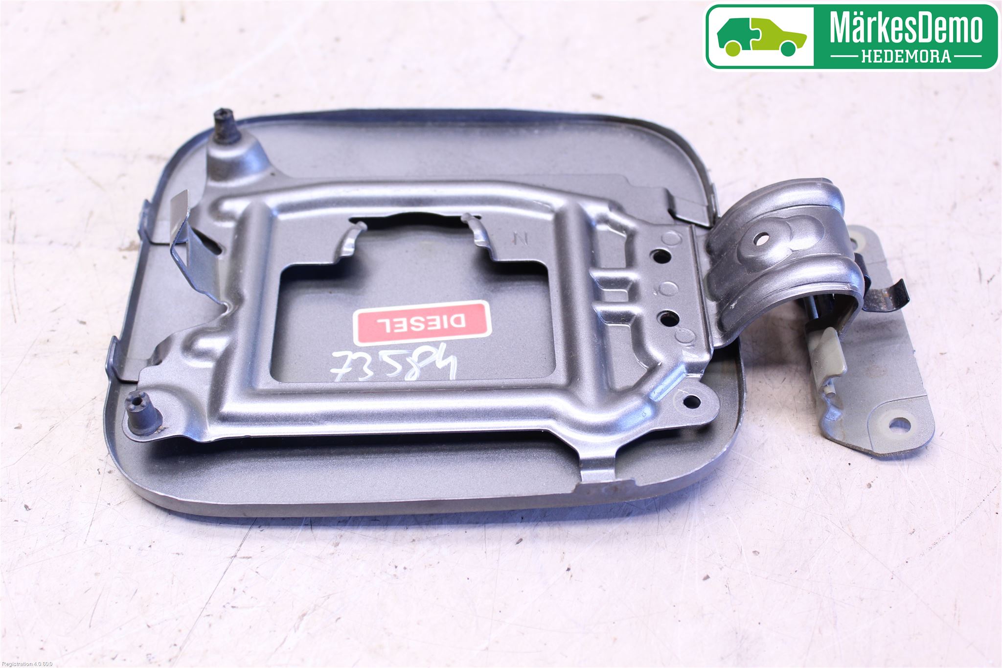 Nissan QASHQAI+2  10-14 Tanklucka
