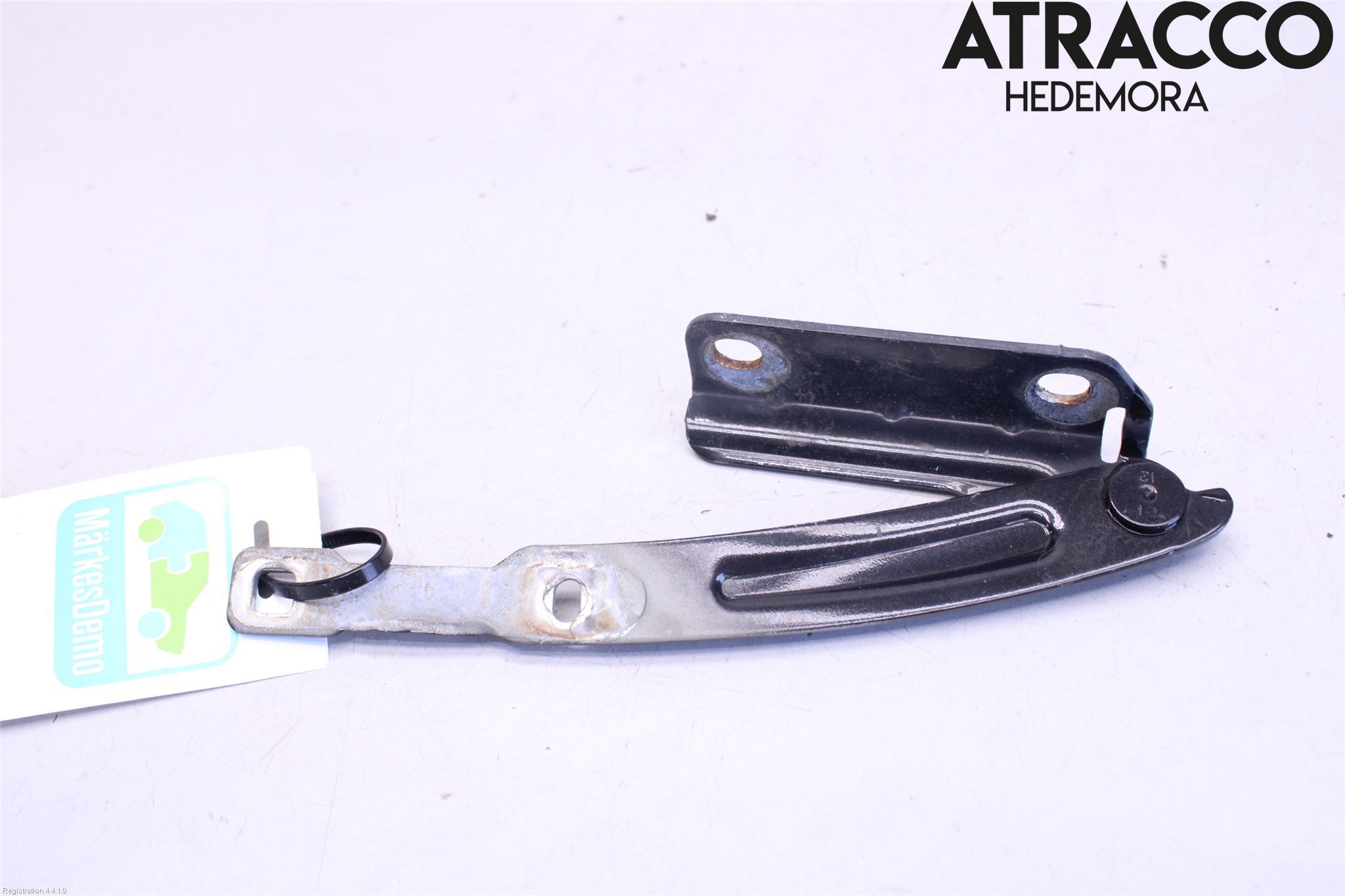 Dacia DUSTER 10-17 Huvgångjärn