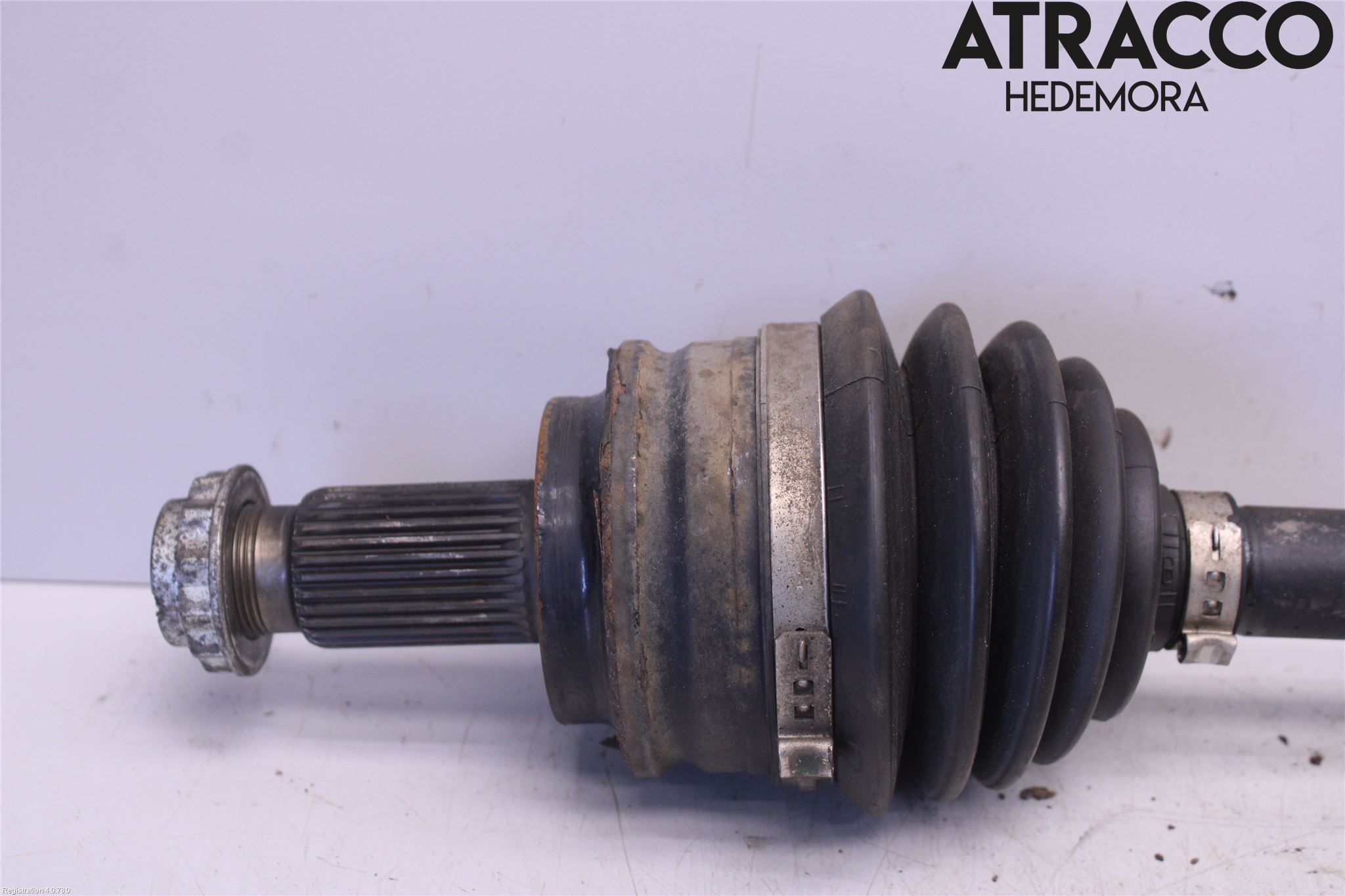 BMW X3 E83     03-10 Drivaxel Fram Höger