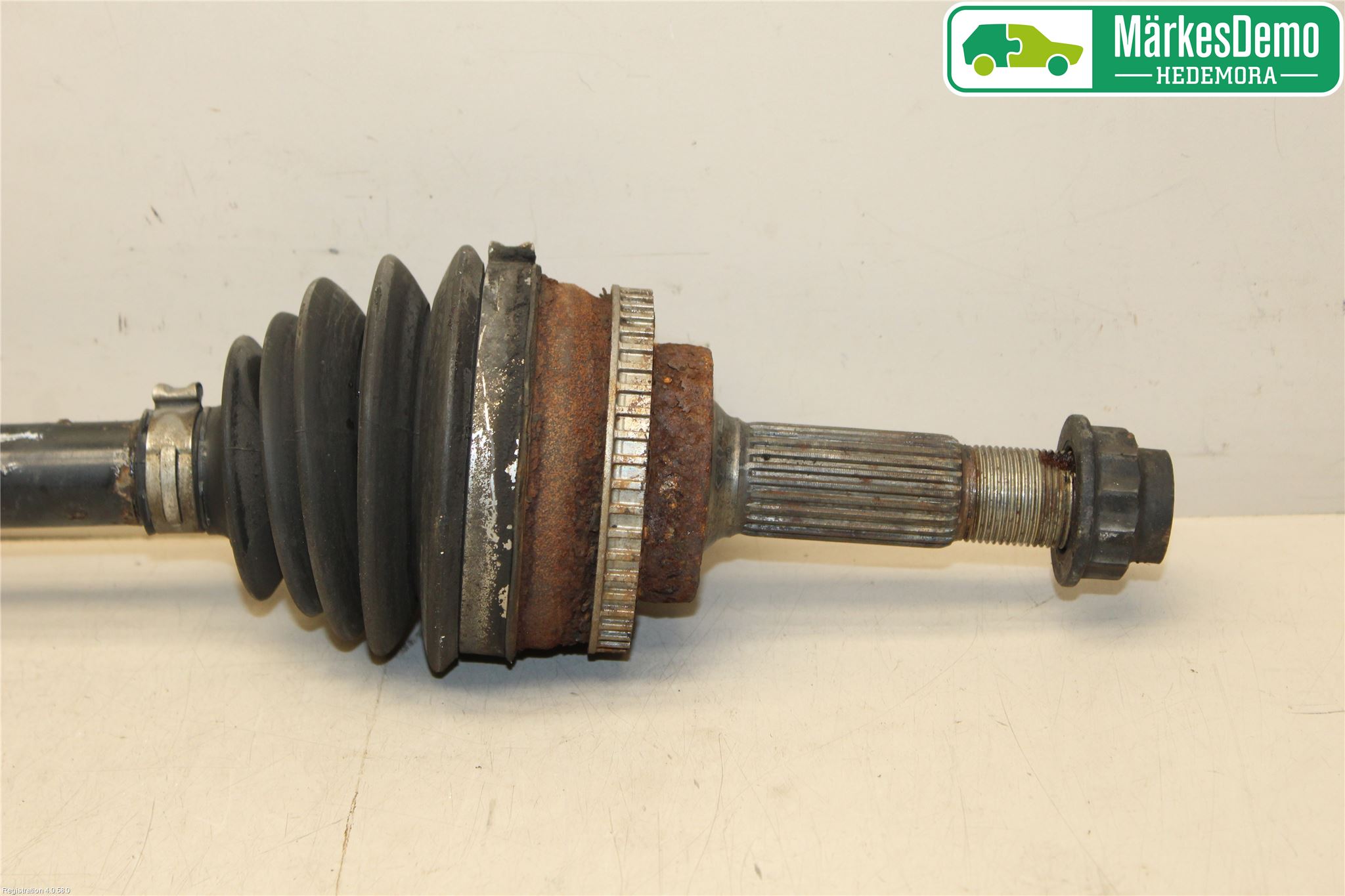 Toyota YARIS P1 03-05 Drivaxel Fram Vänster
