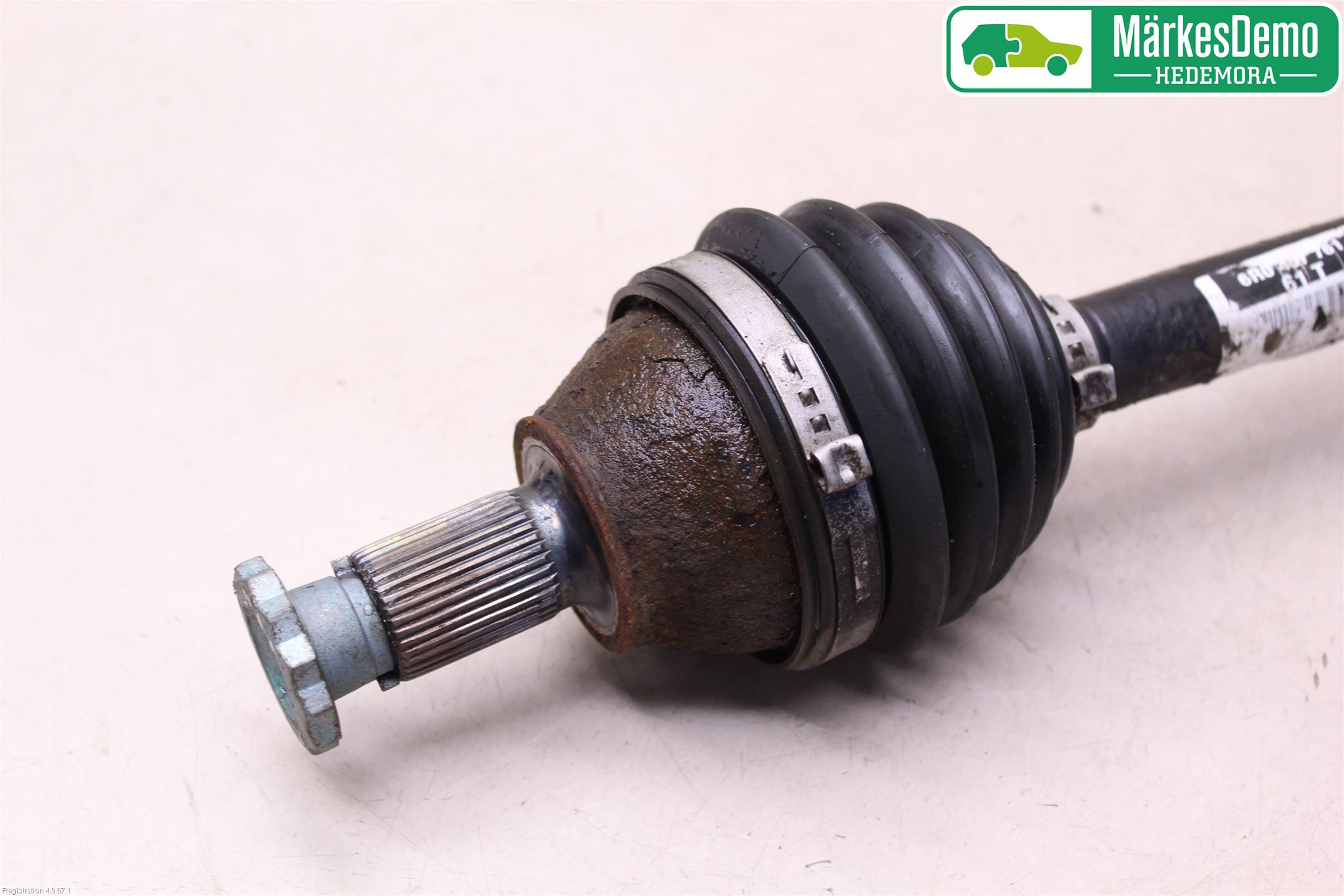 Volkswagen VW POLO 10-17 Drivaxel Fram Vänster