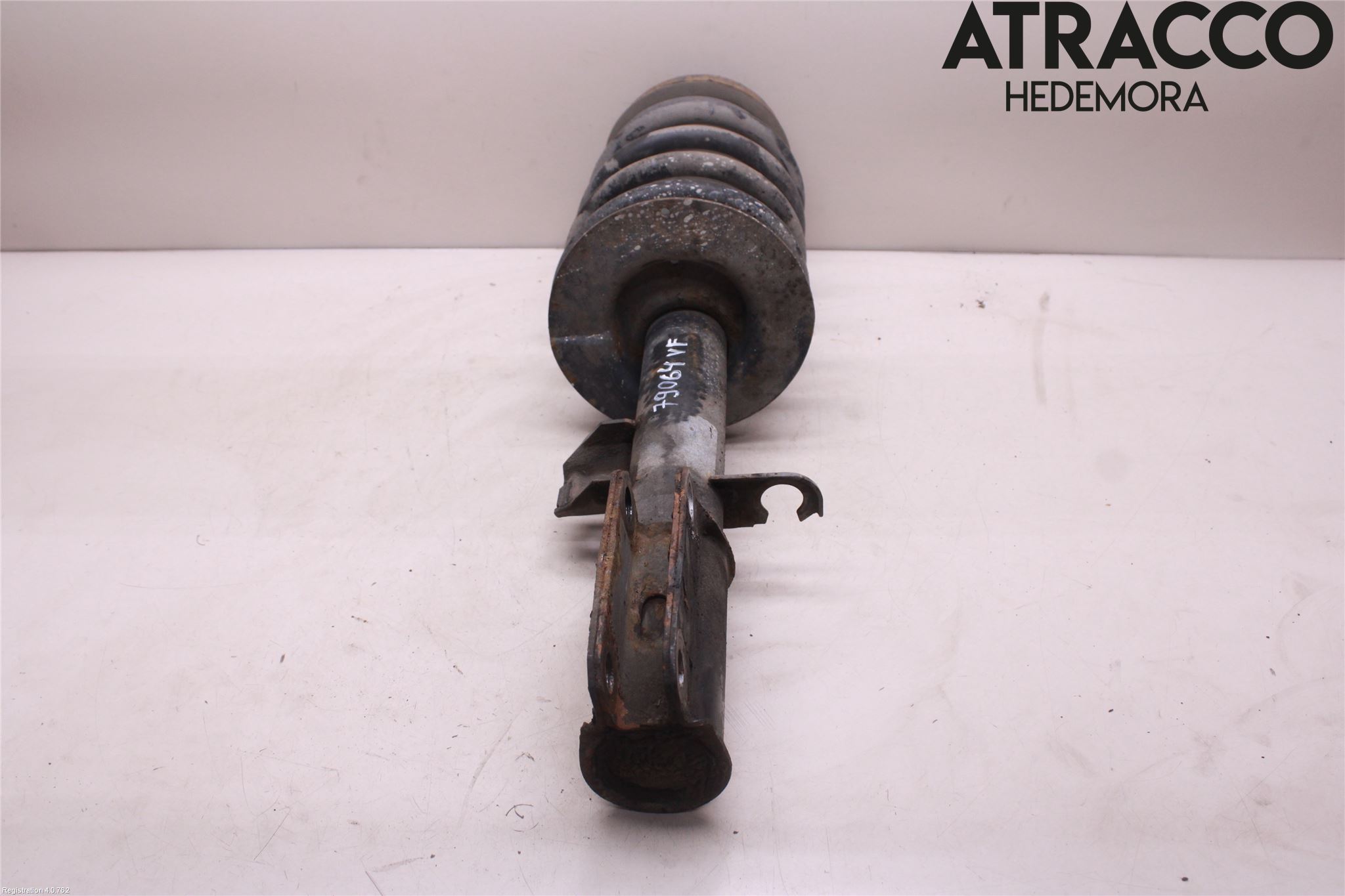 BMW X5 E53     99-06 Fjäderben Fram Vänster