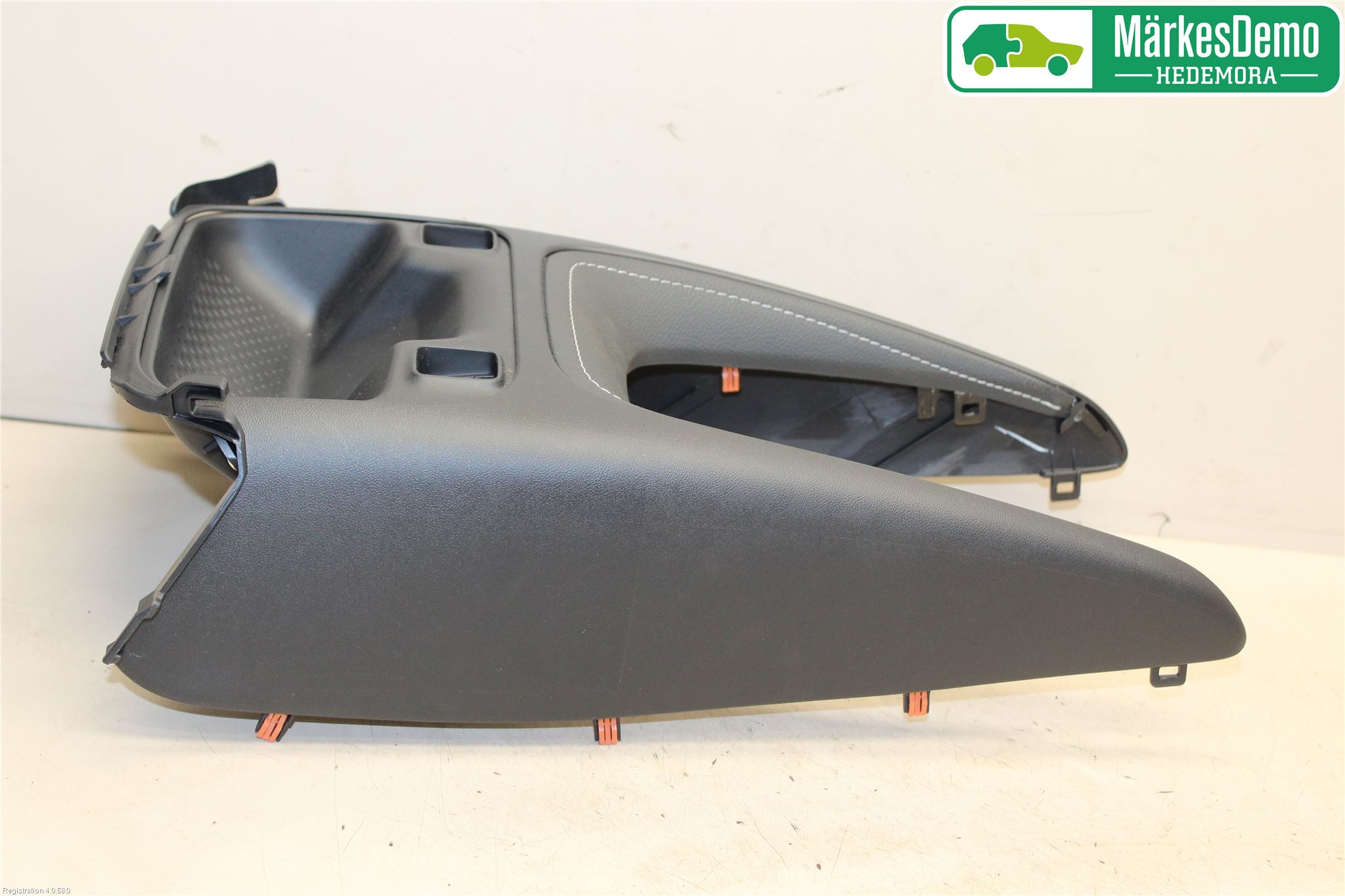 Toyota COROLLA 19- Instrumentkonsoll Mitt