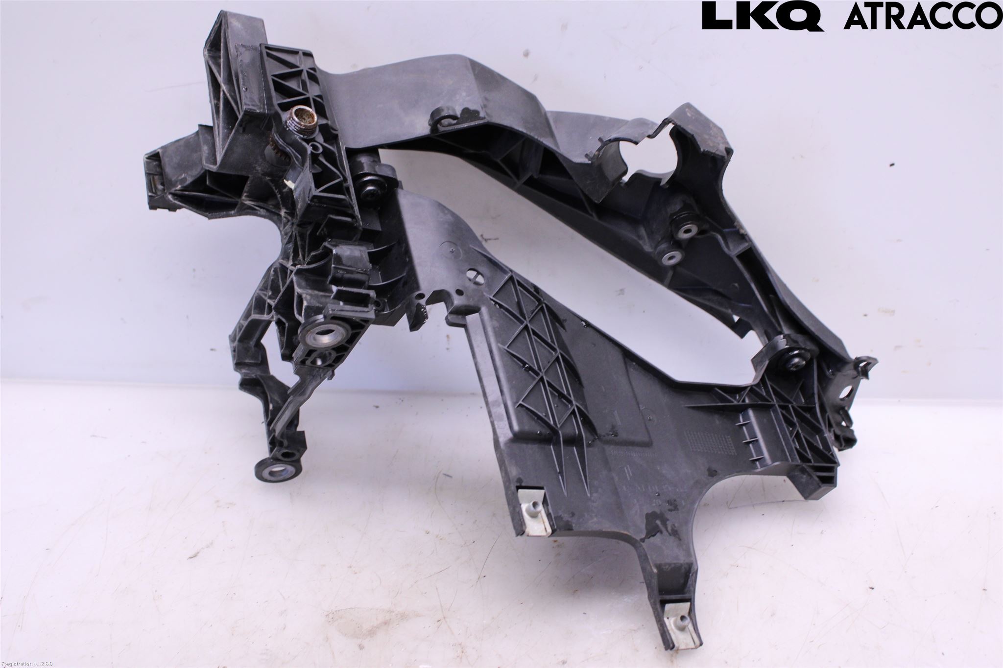 Audi A4 12-15 Strålkast Fästsarg