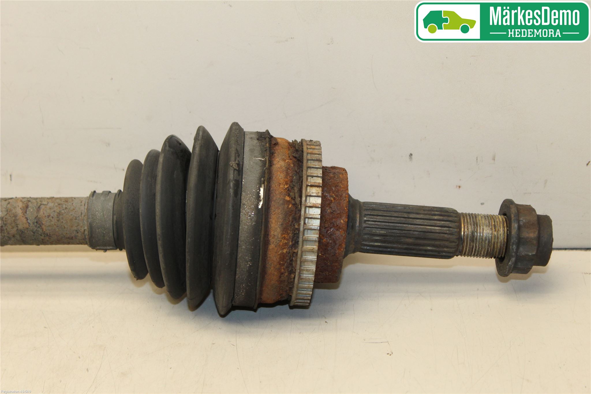 Toyota YARIS P1 03-05 Drivaxel Fram Höger