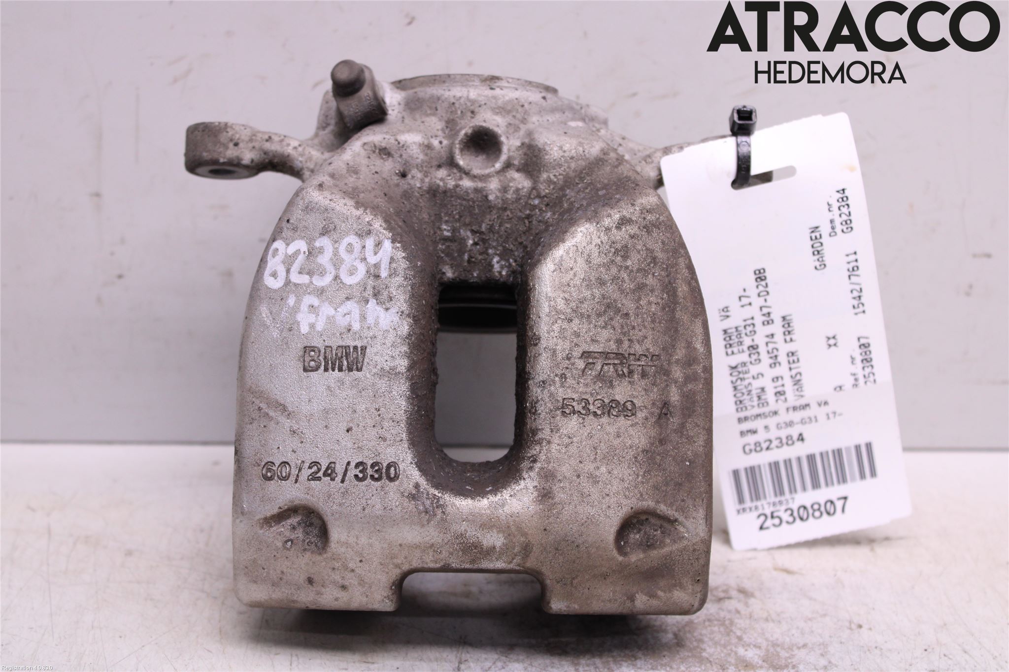 BMW 5 G30/G31/F90 17-23 Bromsok Fram Vänster