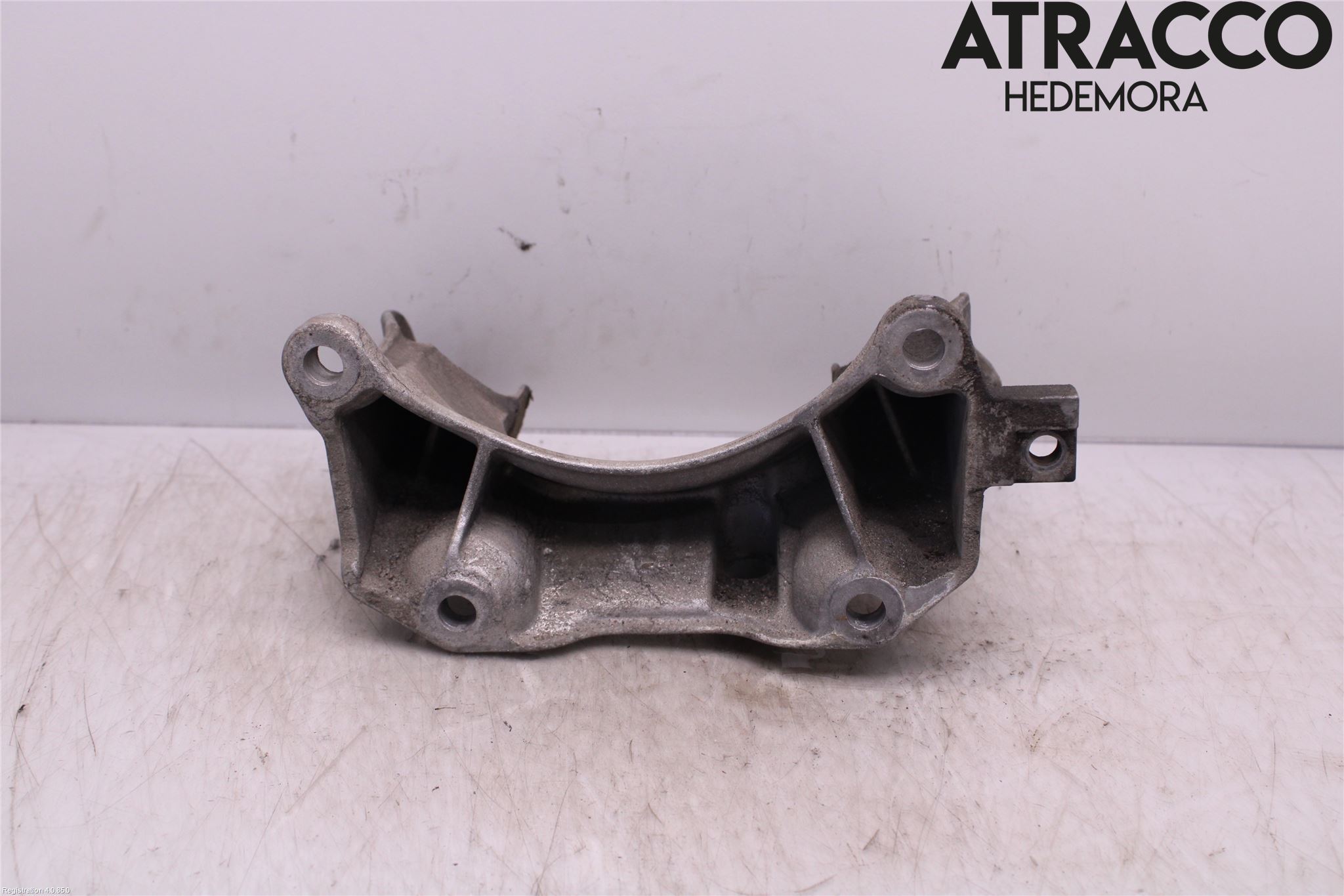 BMW 5 E60/61 Sed/Tou 02-10 Växellådsfäste