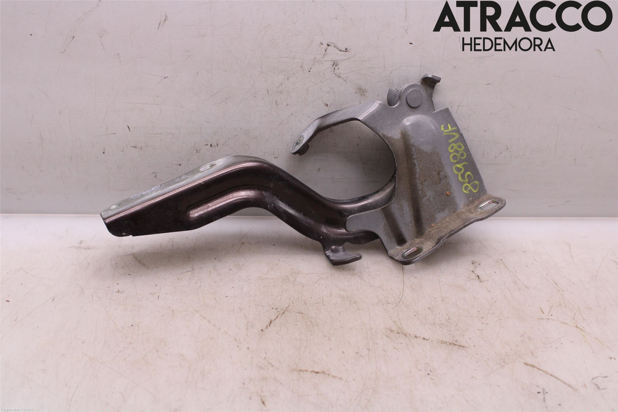 Nissan X-TRAIL 14-21 Huvgångjärn