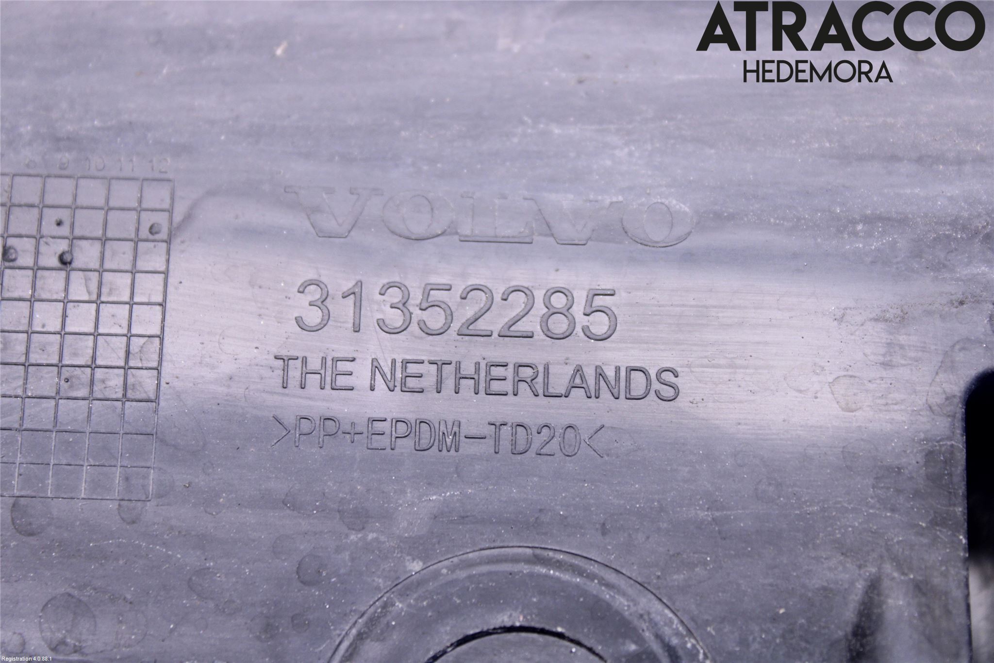 Volvo V60 14-18 Stötfångarfäste Bak Hö