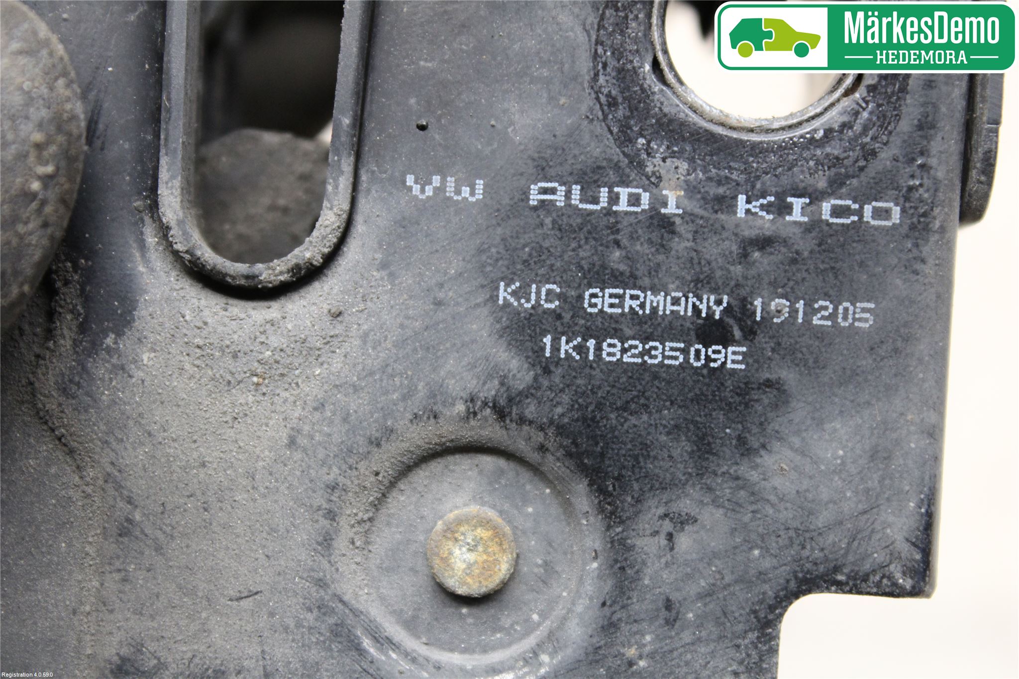 Volkswagen VW JETTA V 06-10 Huvlås