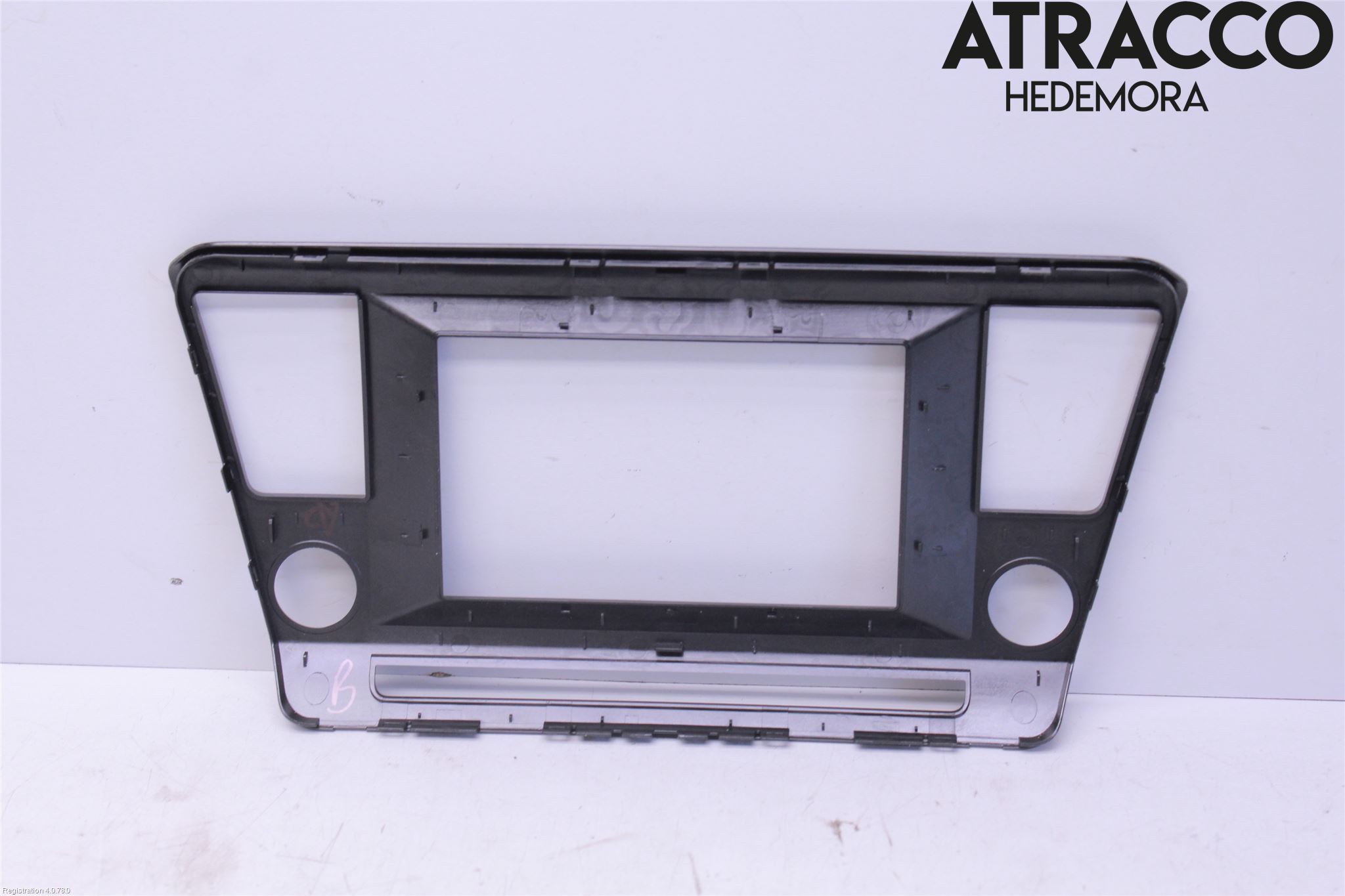 Skoda SUPERB 16-24 Instrument-Radio Sarg