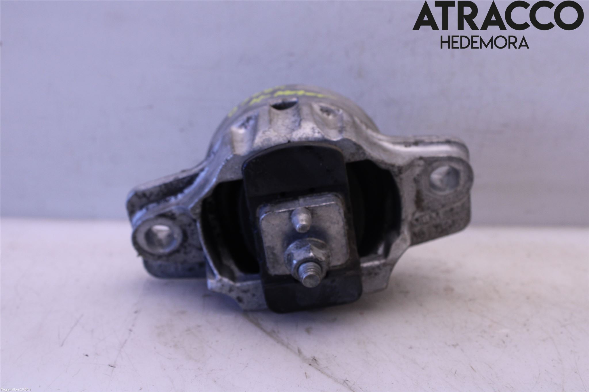 Jaguar F-PACE Motorfäste