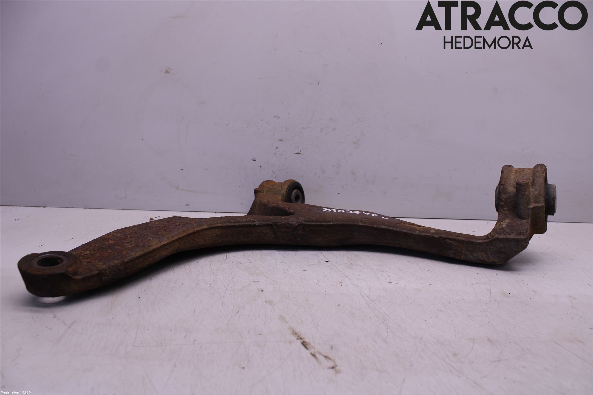 Volkswagen VW TRANSP/CARAVELLE (T5) 04-15 Bärarm Fram Undre Vä