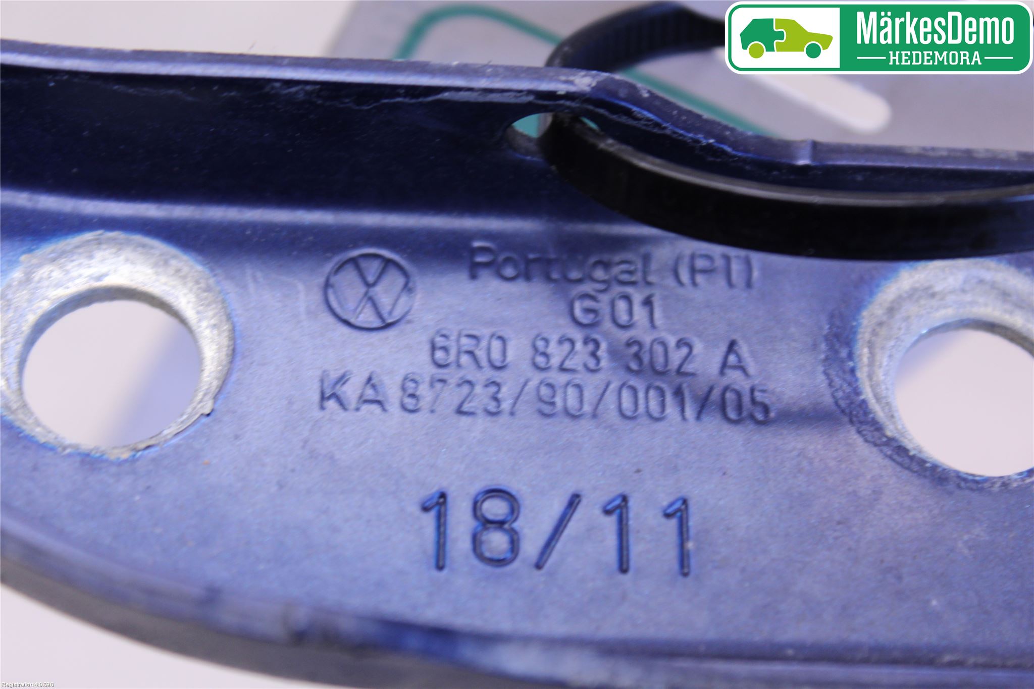 Volkswagen VW POLO 10-17 Huvgångjärn