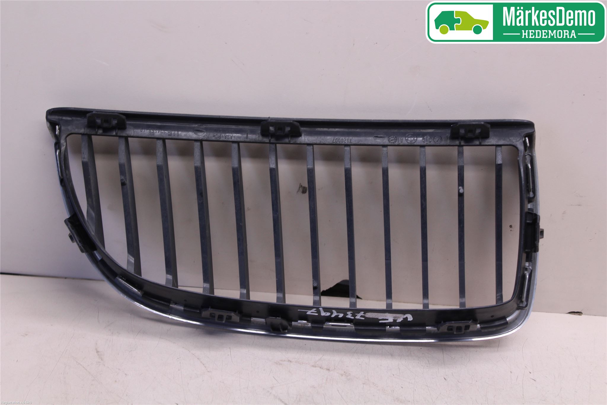 BMW 3 E90/91 SED/TOU 05-12 Grilldel Vänster