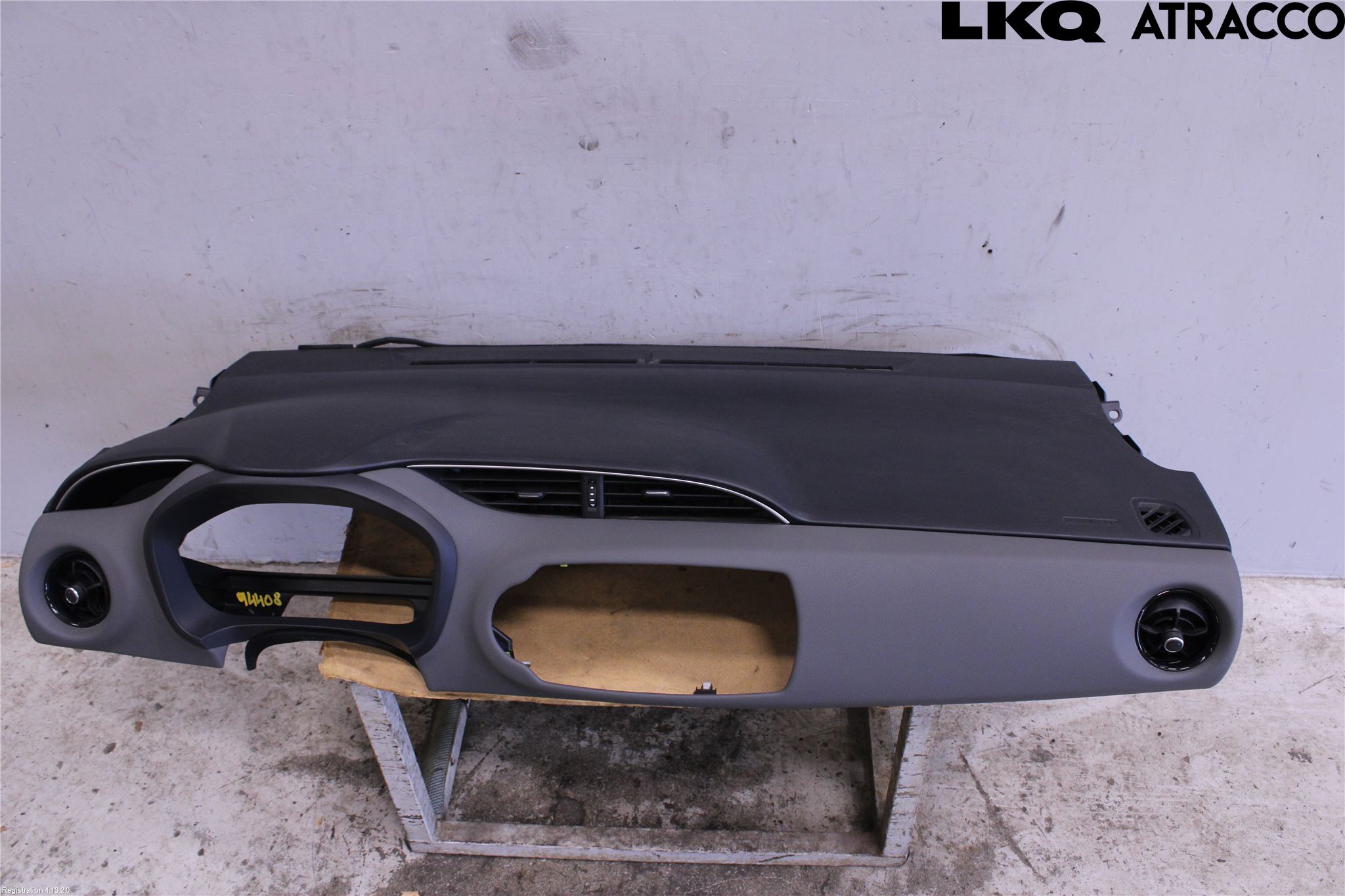 Toyota YARIS XP130 15-20 Instrumentbräda
