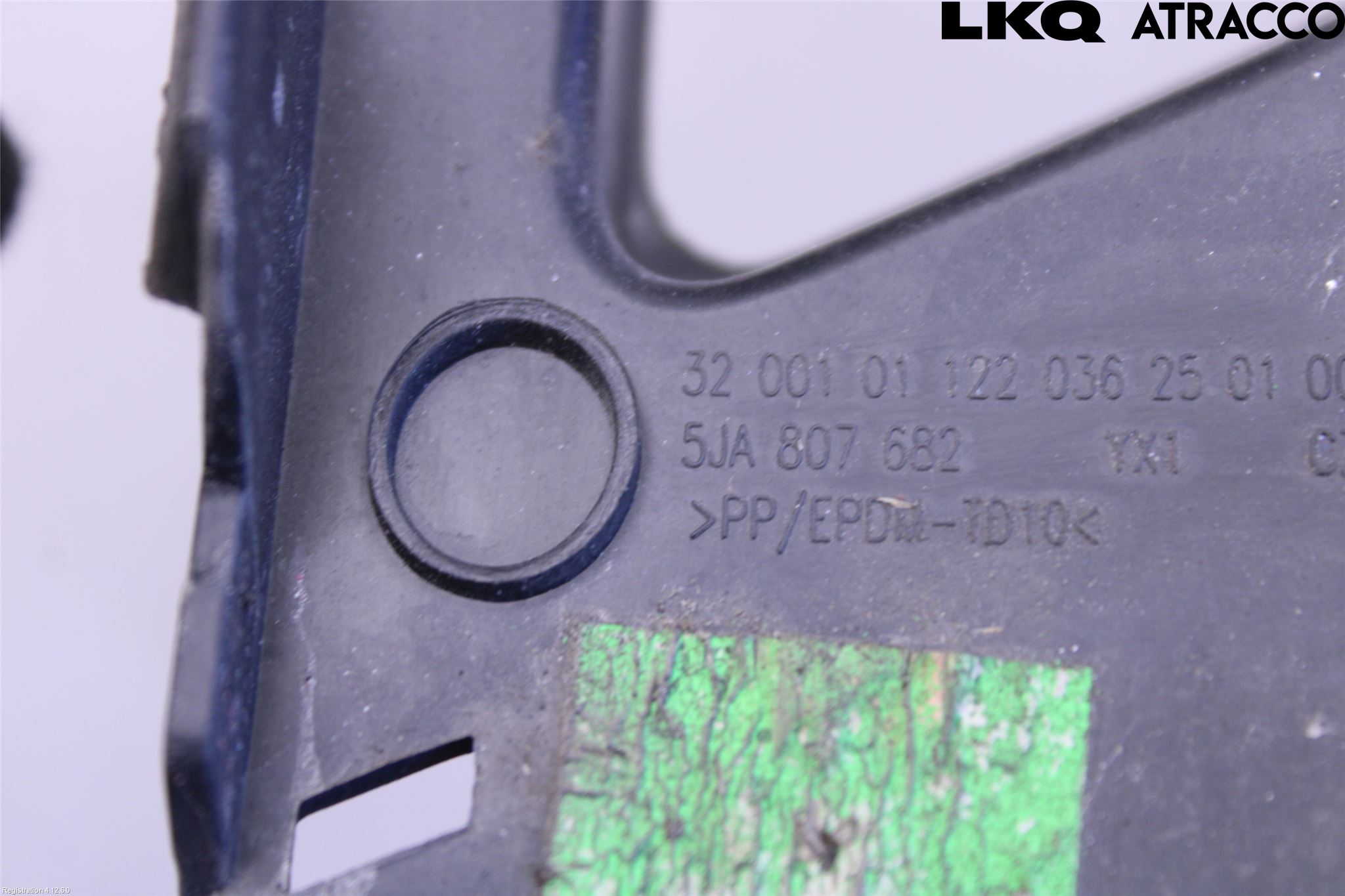 Skoda RAPID Dimljussarg Fram