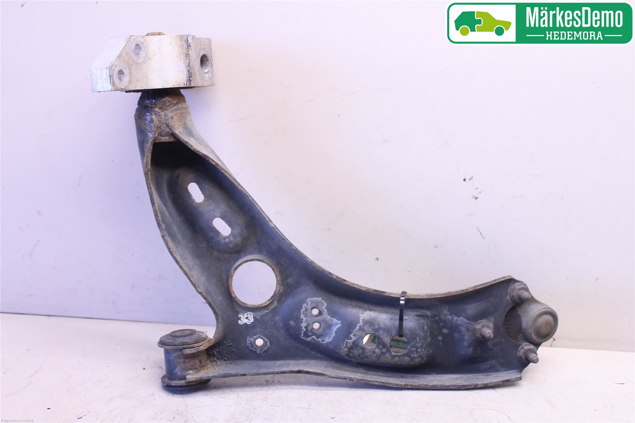 Volkswagen VW TOURAN 10-15 Bärarm Fram Undre Hö