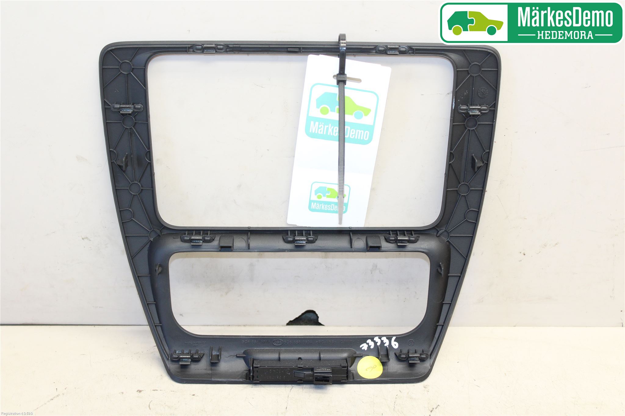 Volkswagen VW JETTA VI 11- Instrument-Radio Sarg