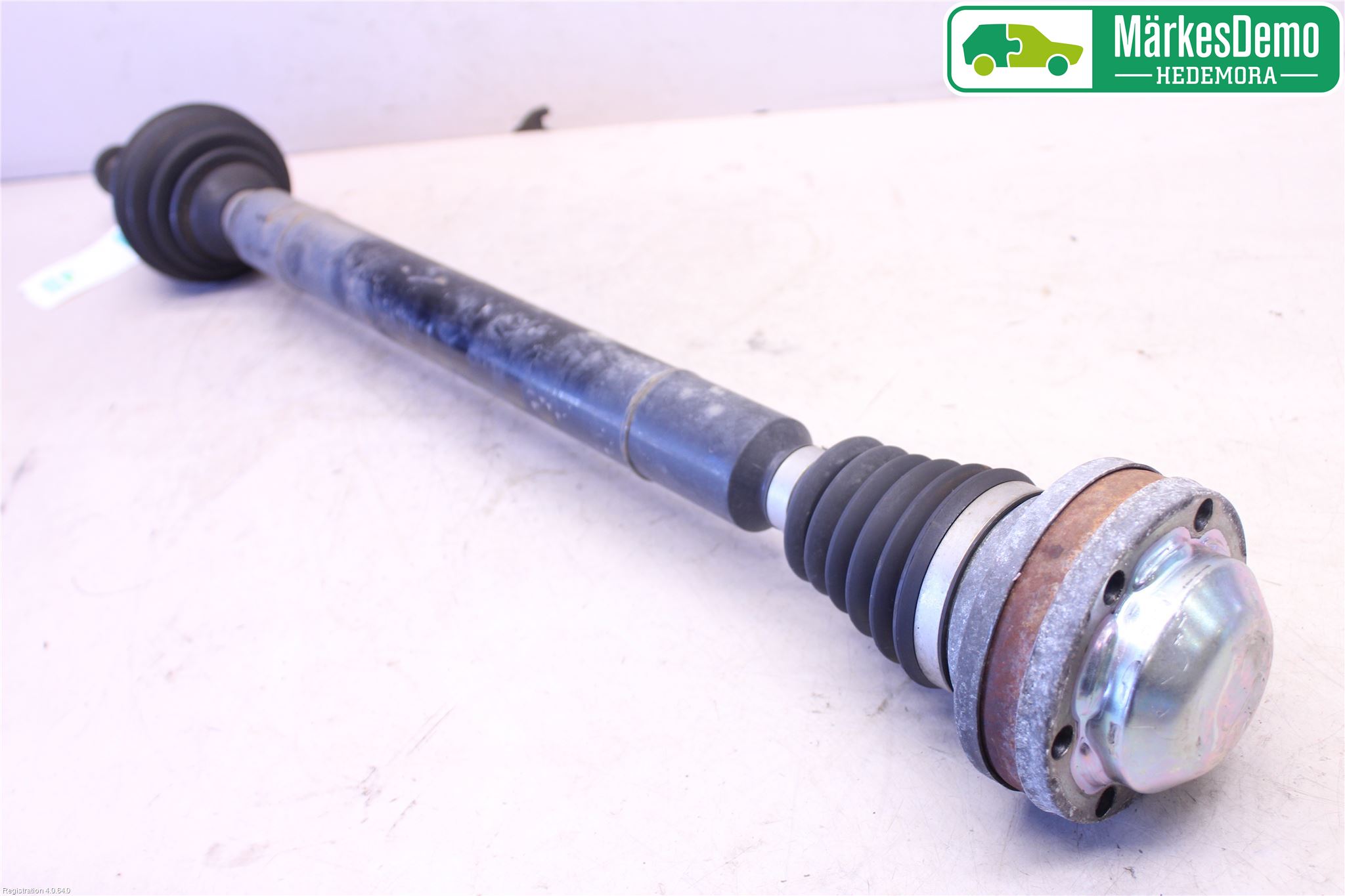 Volkswagen VW TOURAN 10-15 Drivaxel Fram Höger