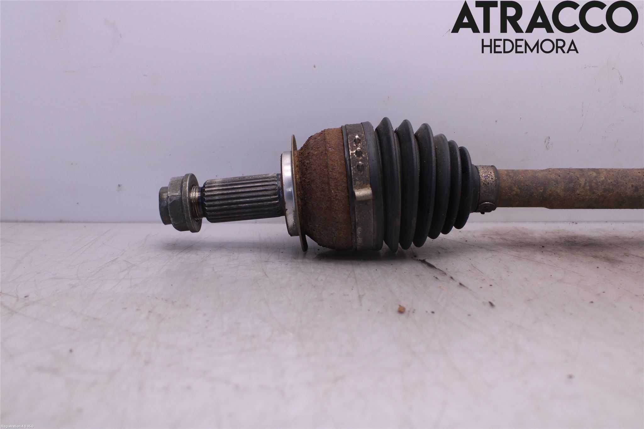 Subaru OUTBACK   04-06 Drivaxel Fram Höger