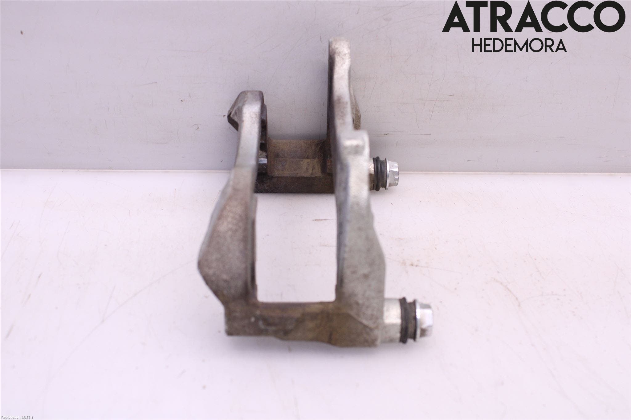 Toyota RAV4 19- Bromsokshållare