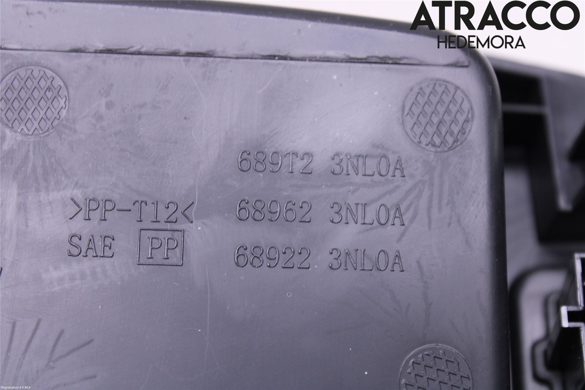 Nissan LEAF 11-17 Mugghållare