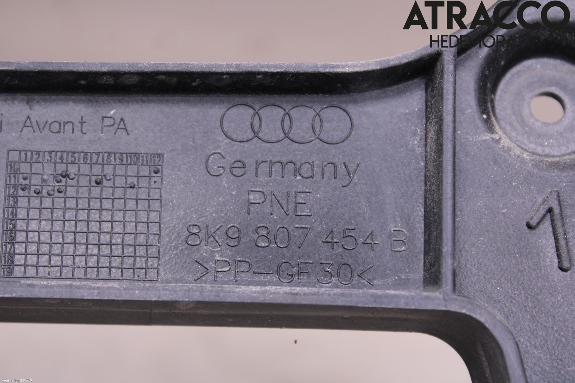 Audi A4 12-15 Stötfångarfäste Bak Hö