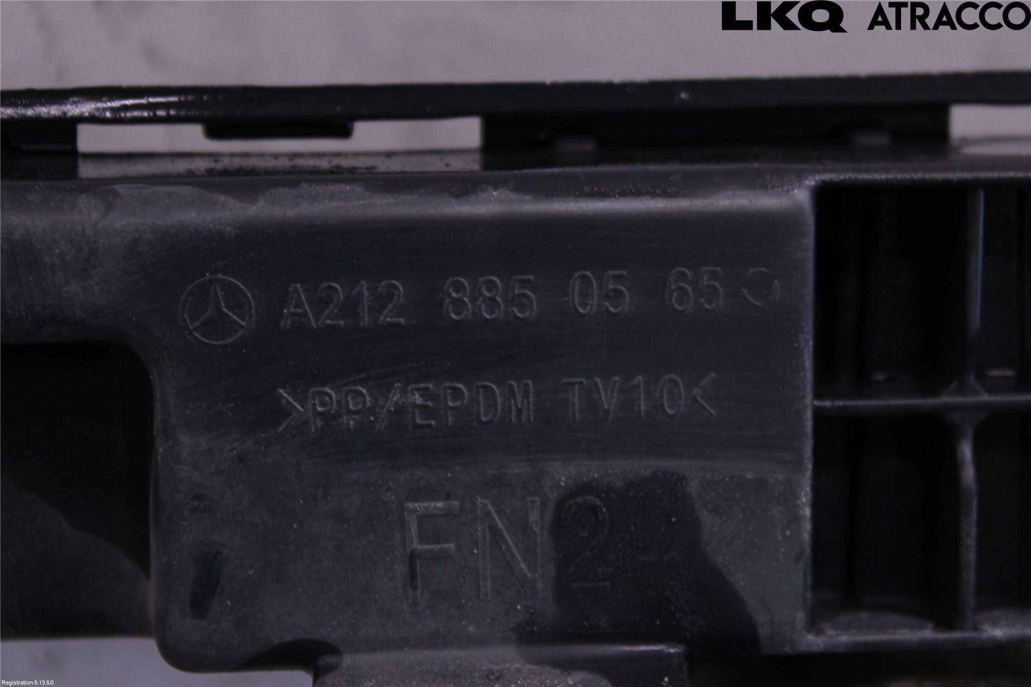 Mercedes-Benz MB E-KLASS (W212) 09-16 Stötfsidostycke Mellanlägg
