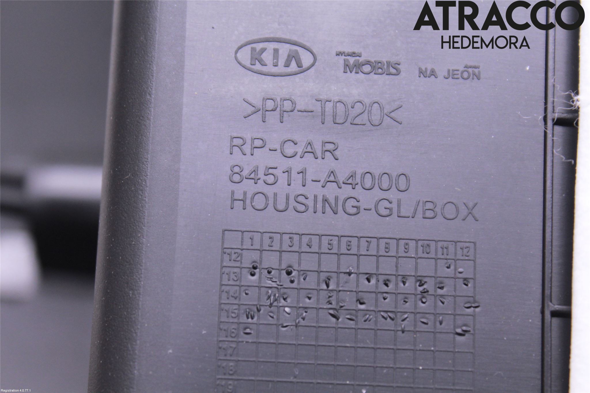Kia CARENS III 13-19 Handskfack