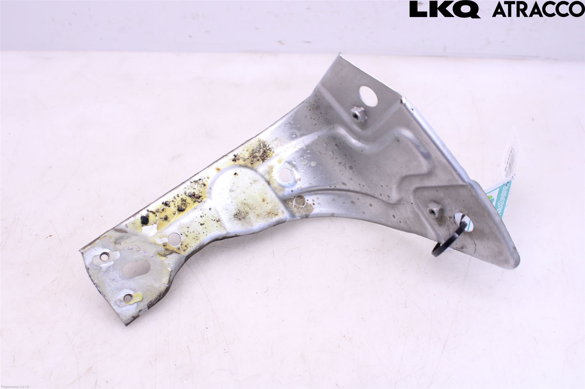 Volkswagen VW PASSAT 11-14 Skärmfäste Fram Hö