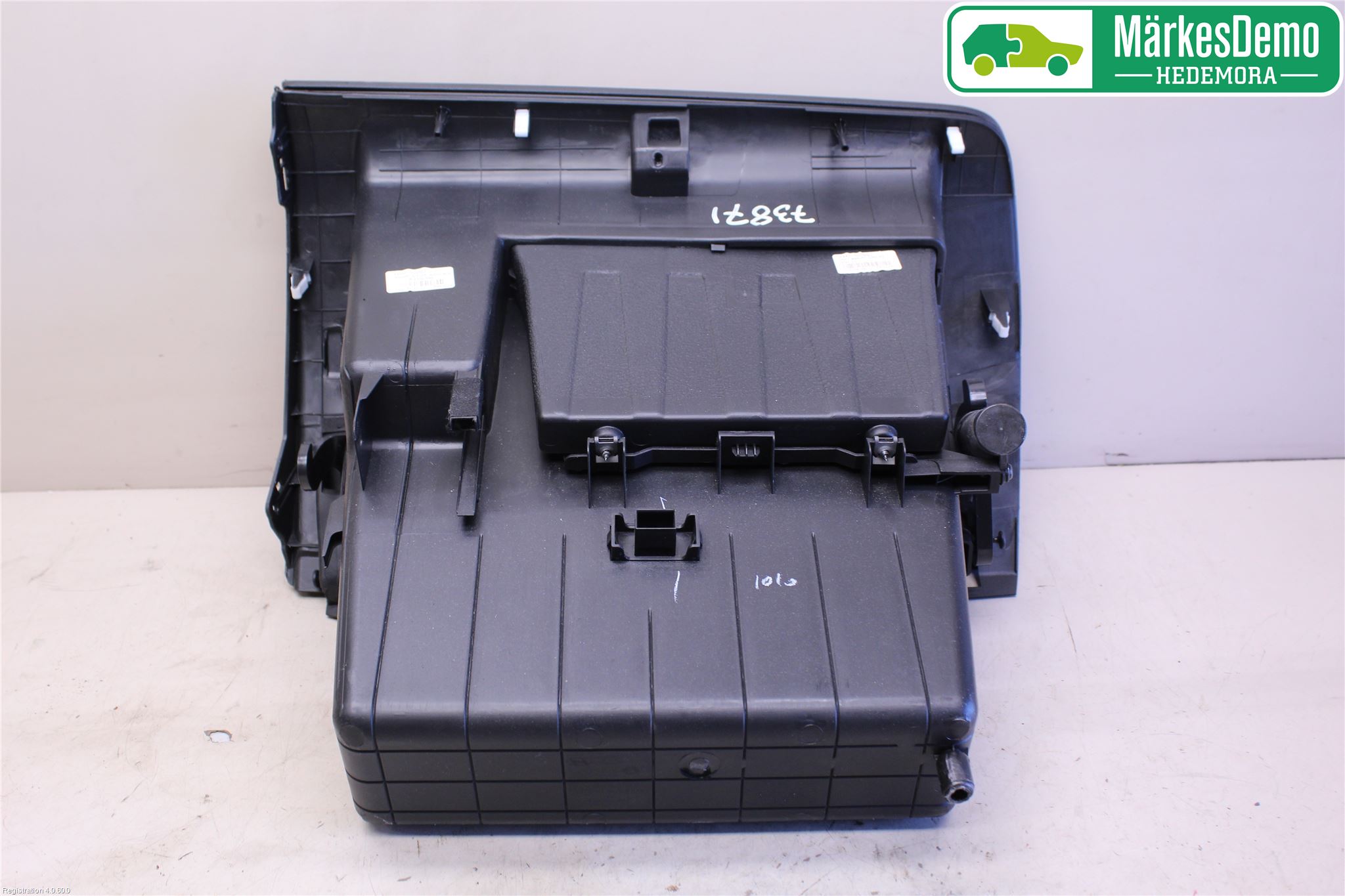 Kia VENGA 10-19 Handskfack