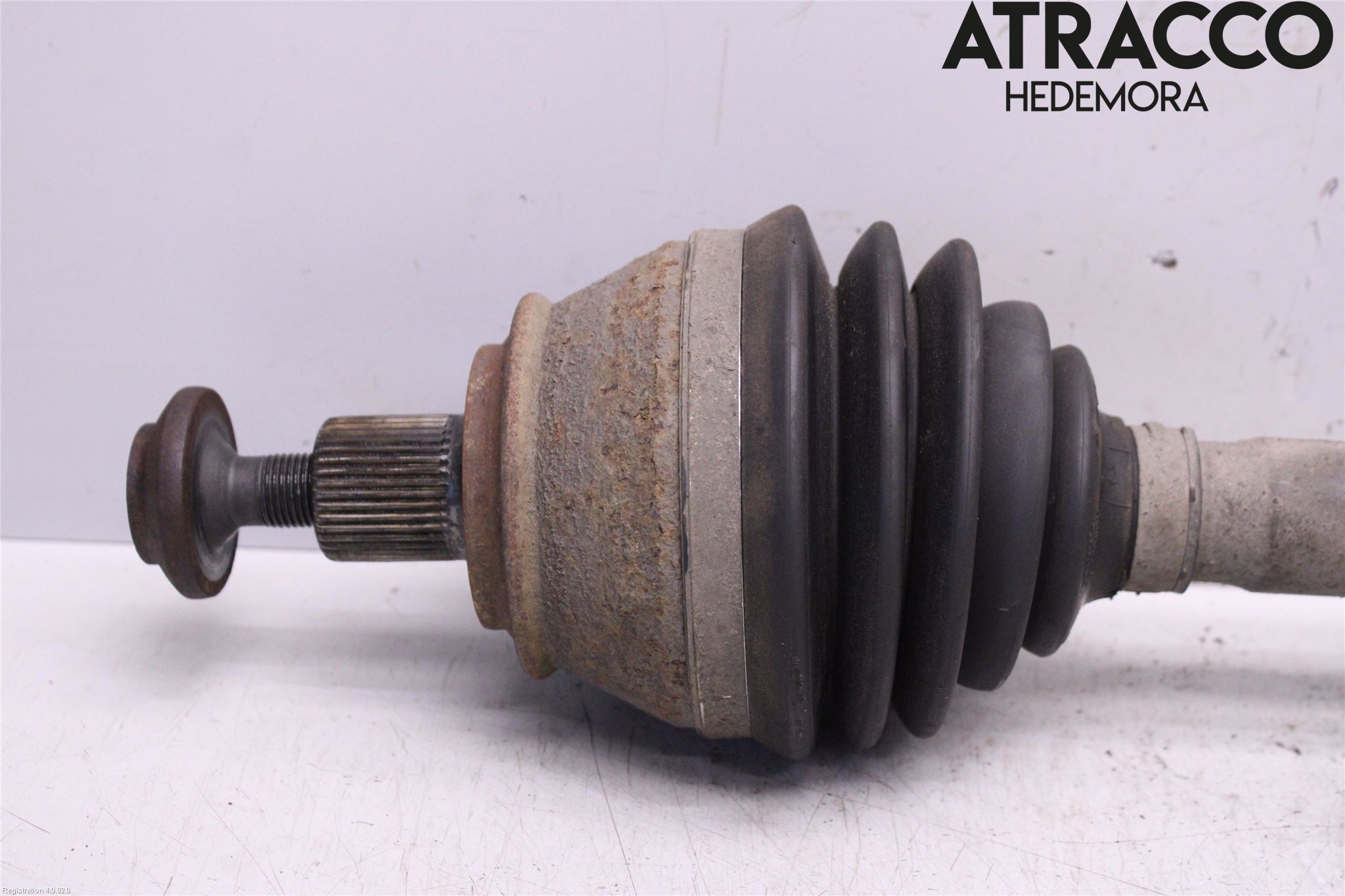 Audi A8/S8 4E  02-09 Drivaxel Fram Vänster