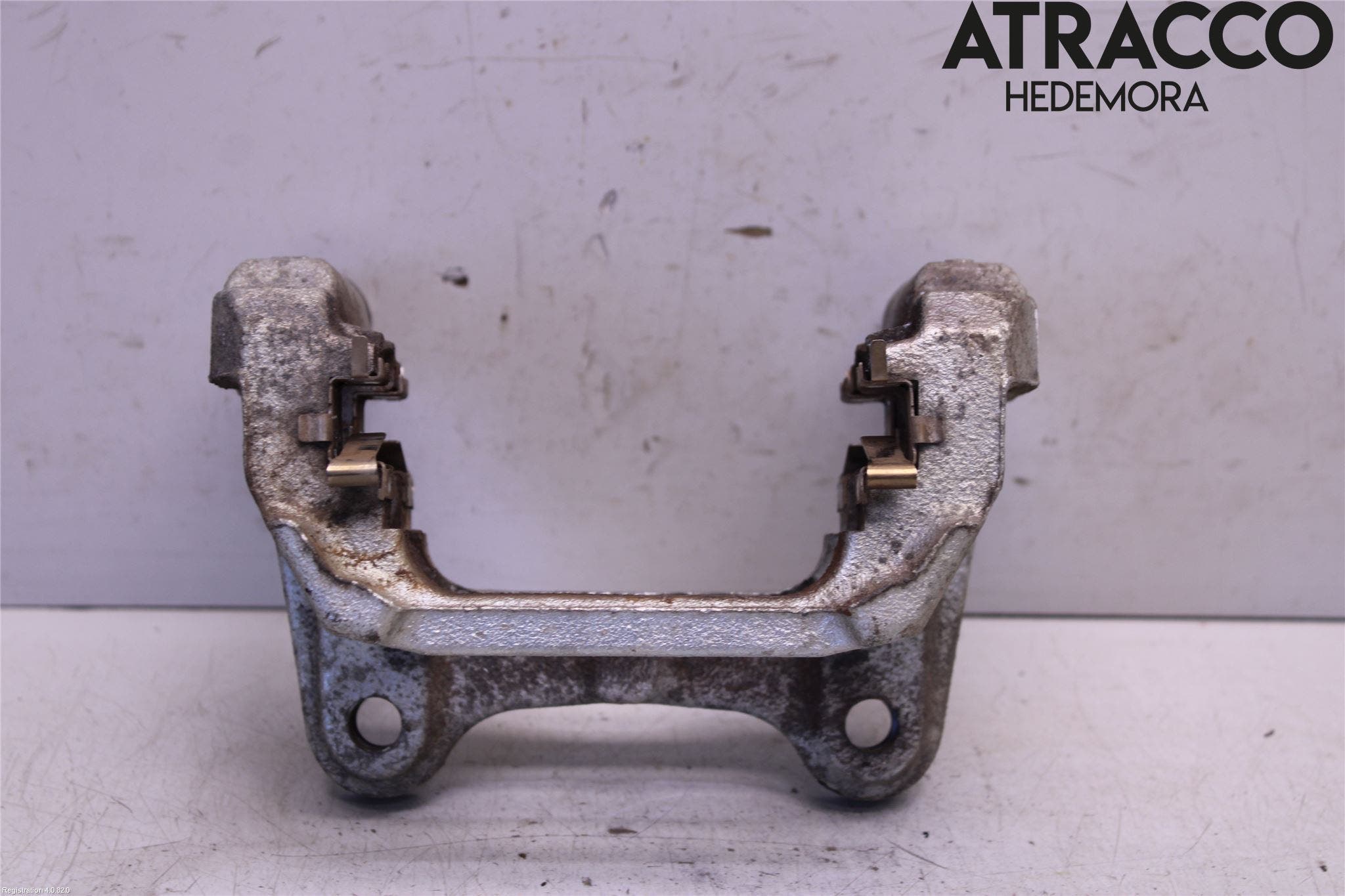 Toyota RAV4 19- Bromsokshållare