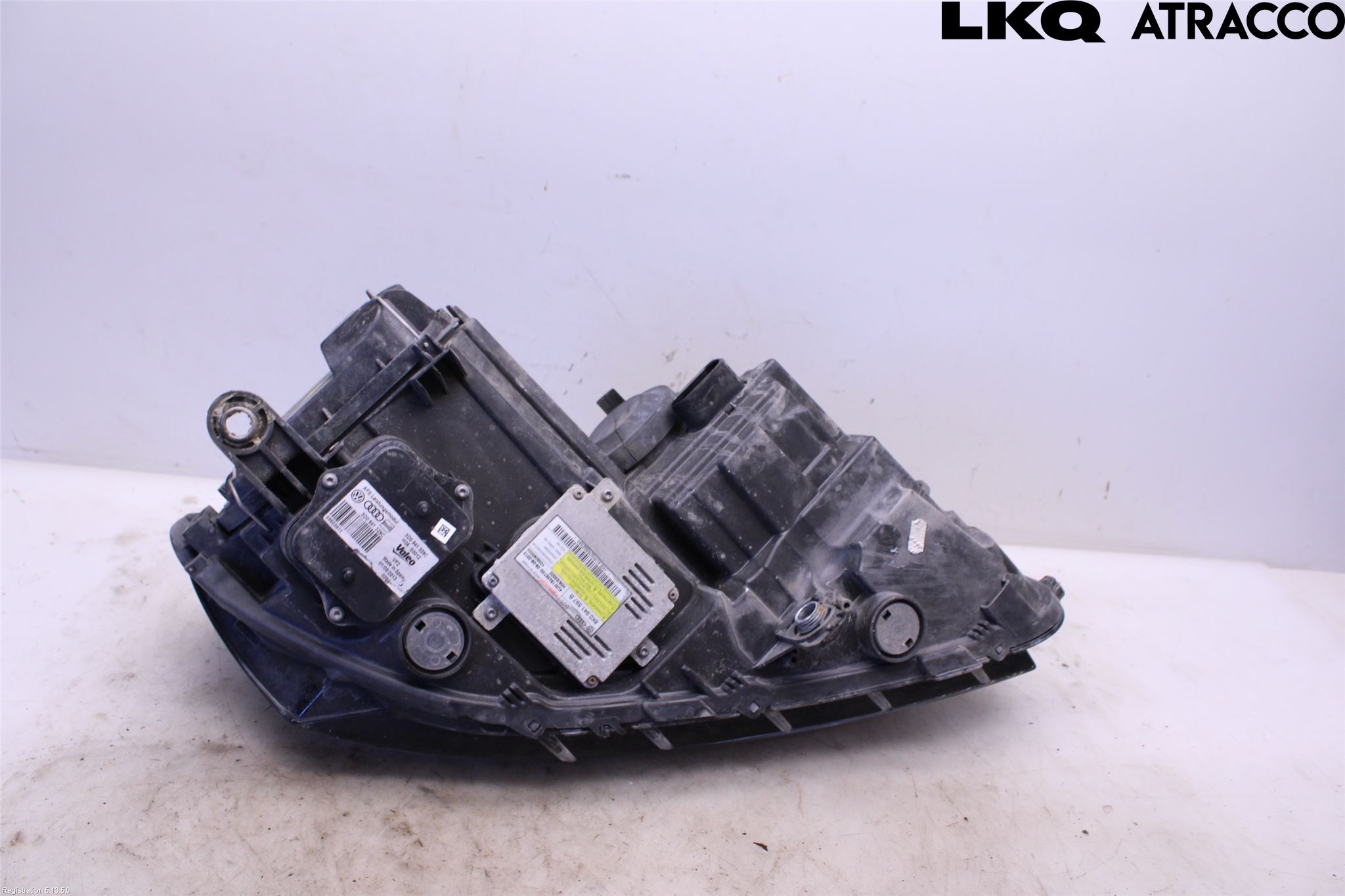 Volkswagen VW PASSAT 11-14 Strålkastare Vänster