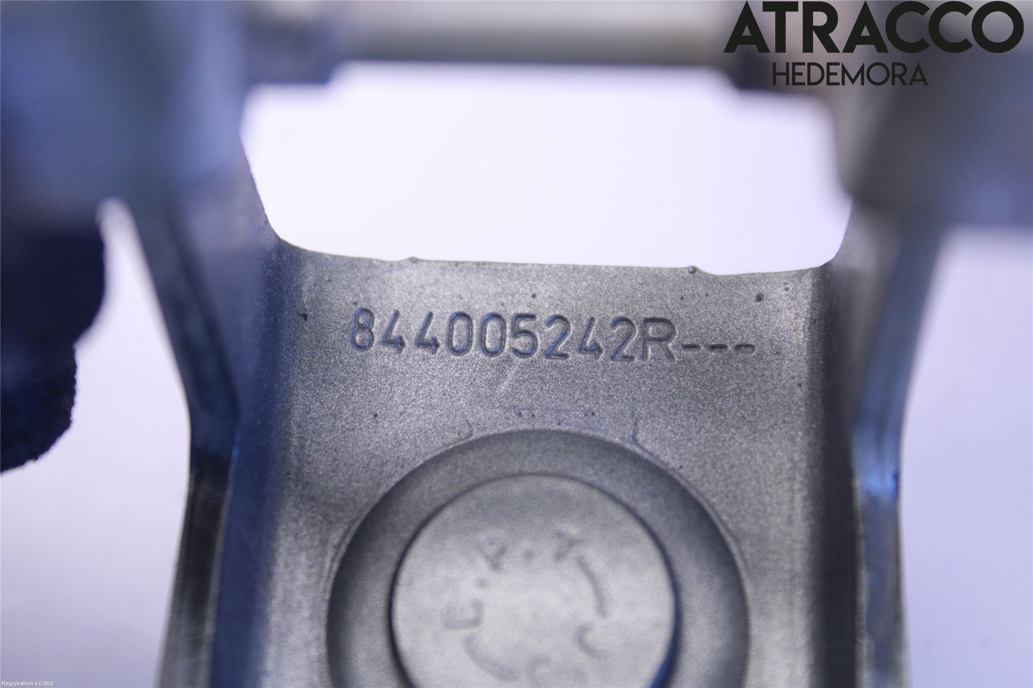 Dacia DUSTER 10-17 Bakluckegångjärn Hö